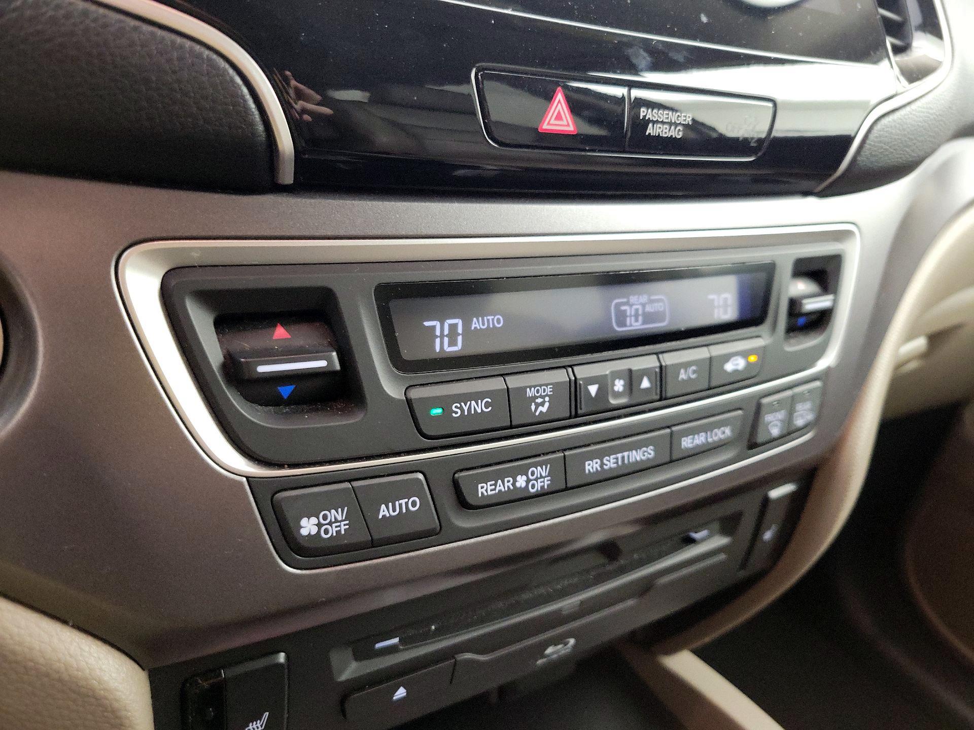 Thumbnail: 2019 Honda Pilot - 17