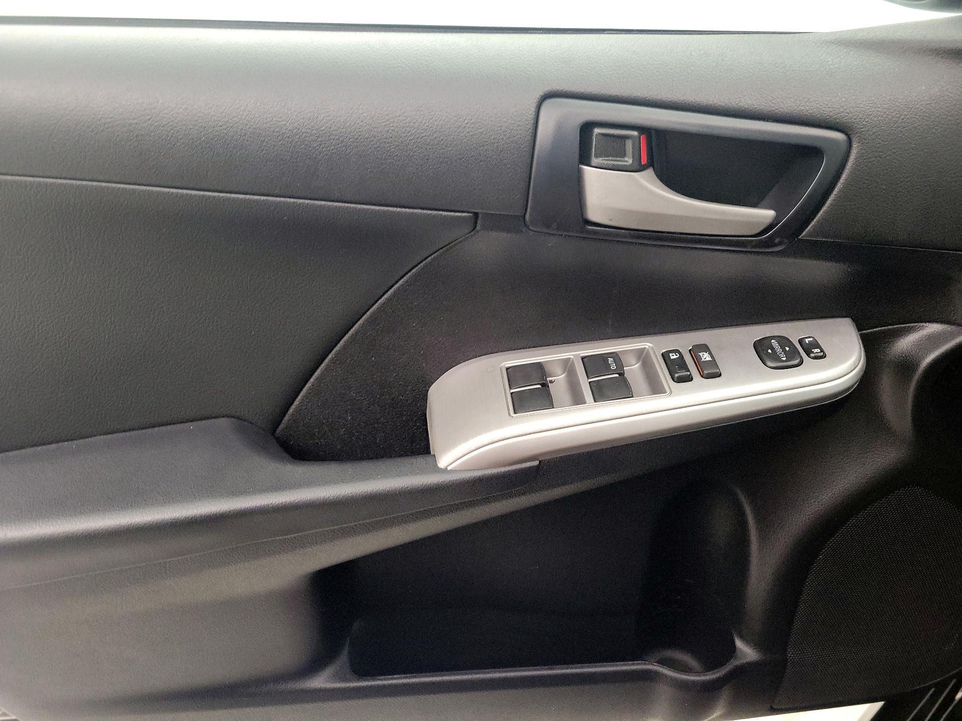 Thumbnail: 2014 Toyota Camry - 12