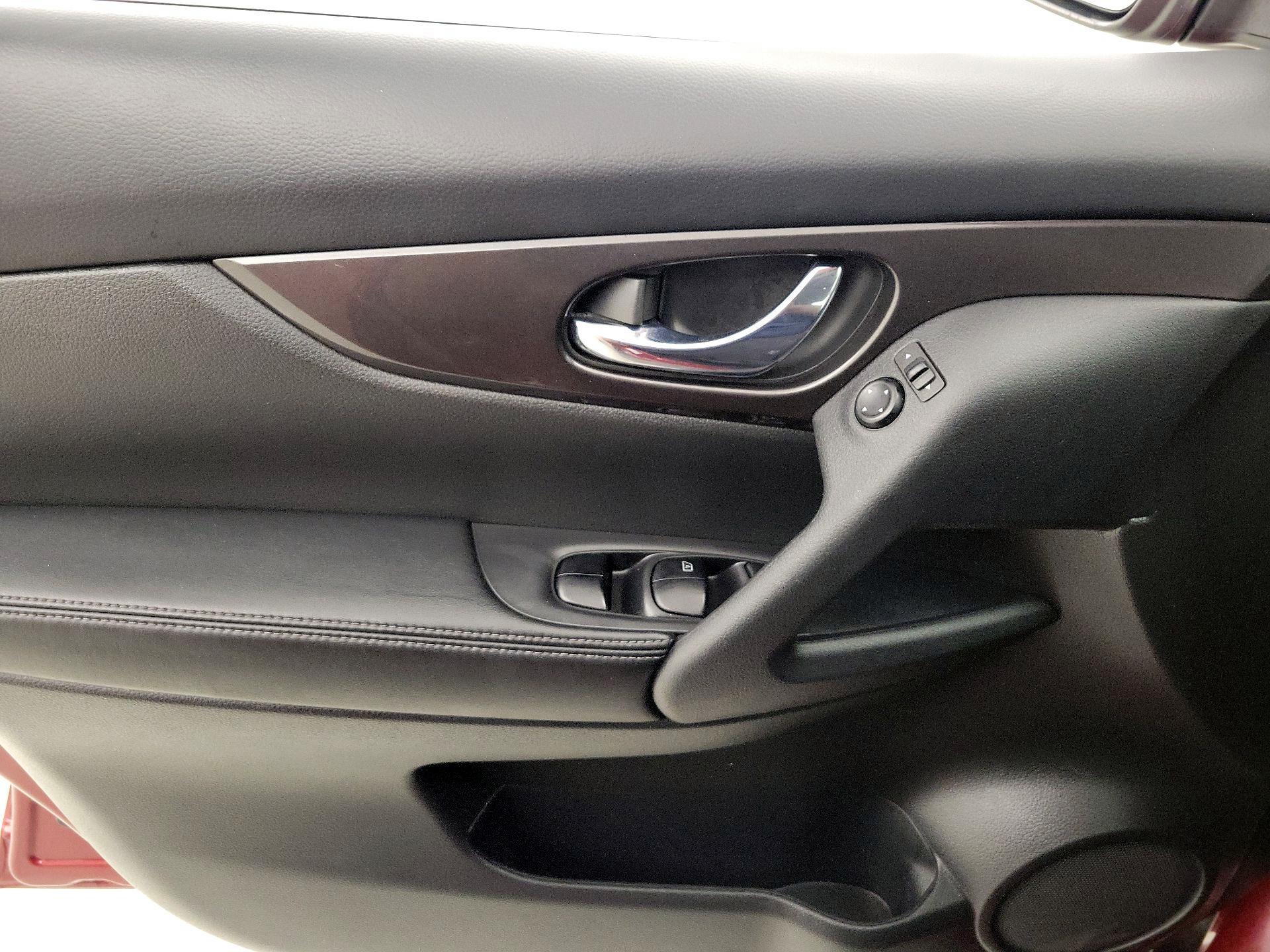 Thumbnail: 2019 Nissan Rogue - 12