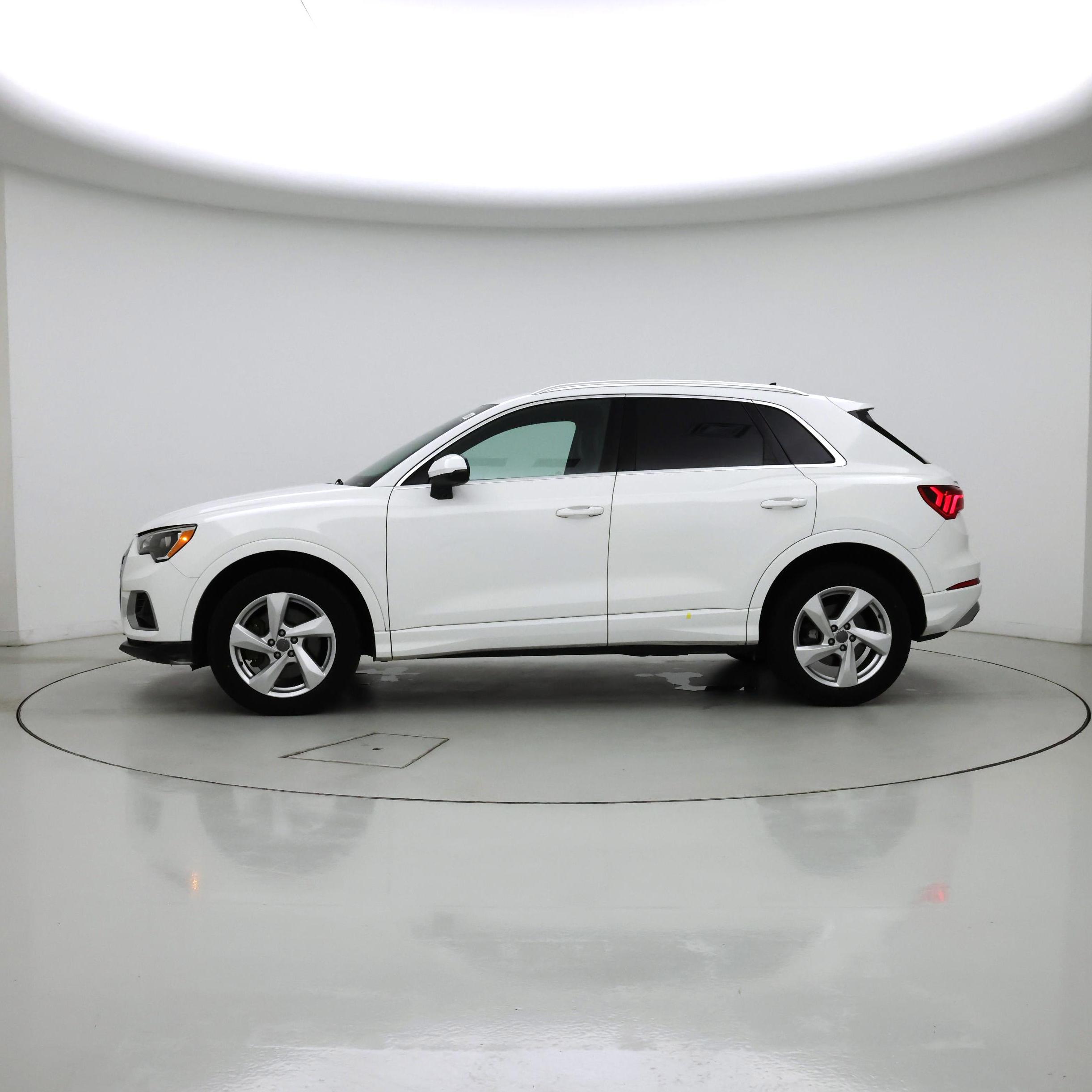 Thumbnail: 2019 Audi Q3 - 3