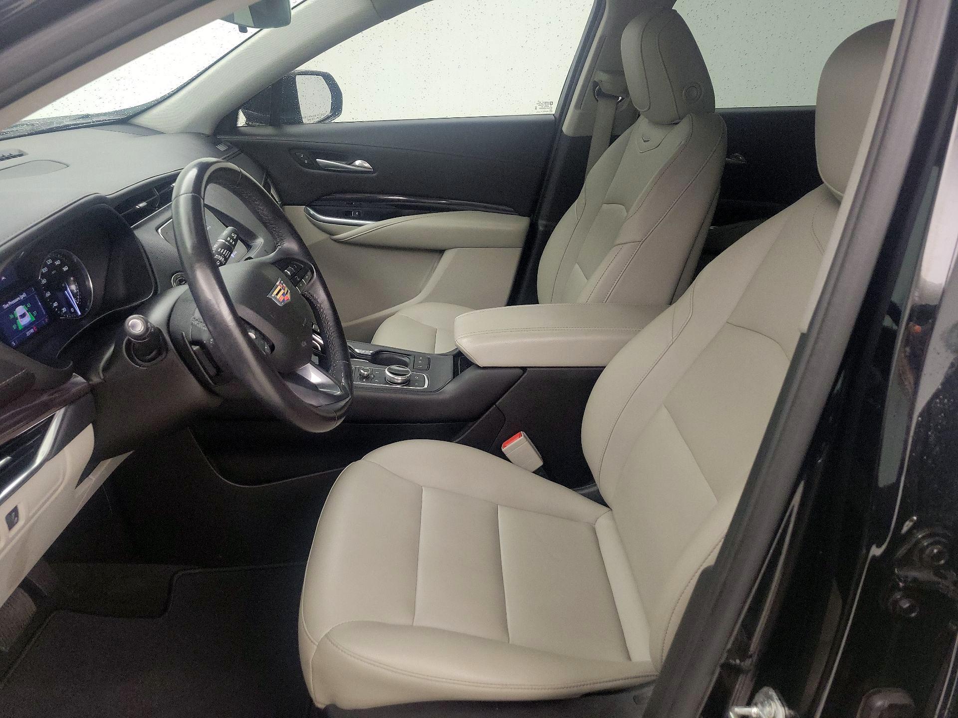 Thumbnail: 2021 Cadillac XT4 - 11