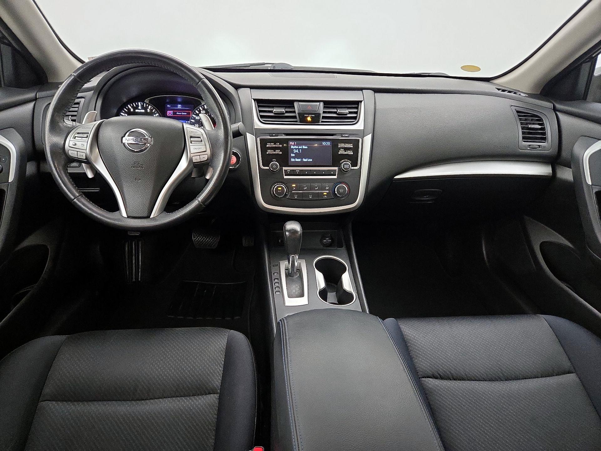 Thumbnail: 2017 Nissan Altima - 9