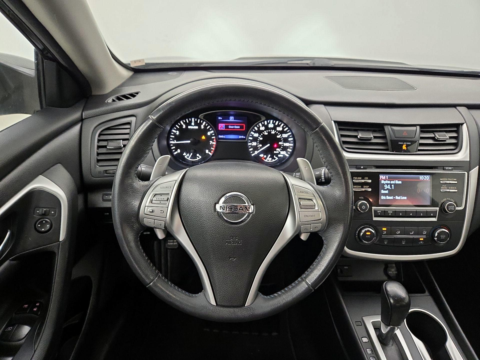 Thumbnail: 2017 Nissan Altima - 10