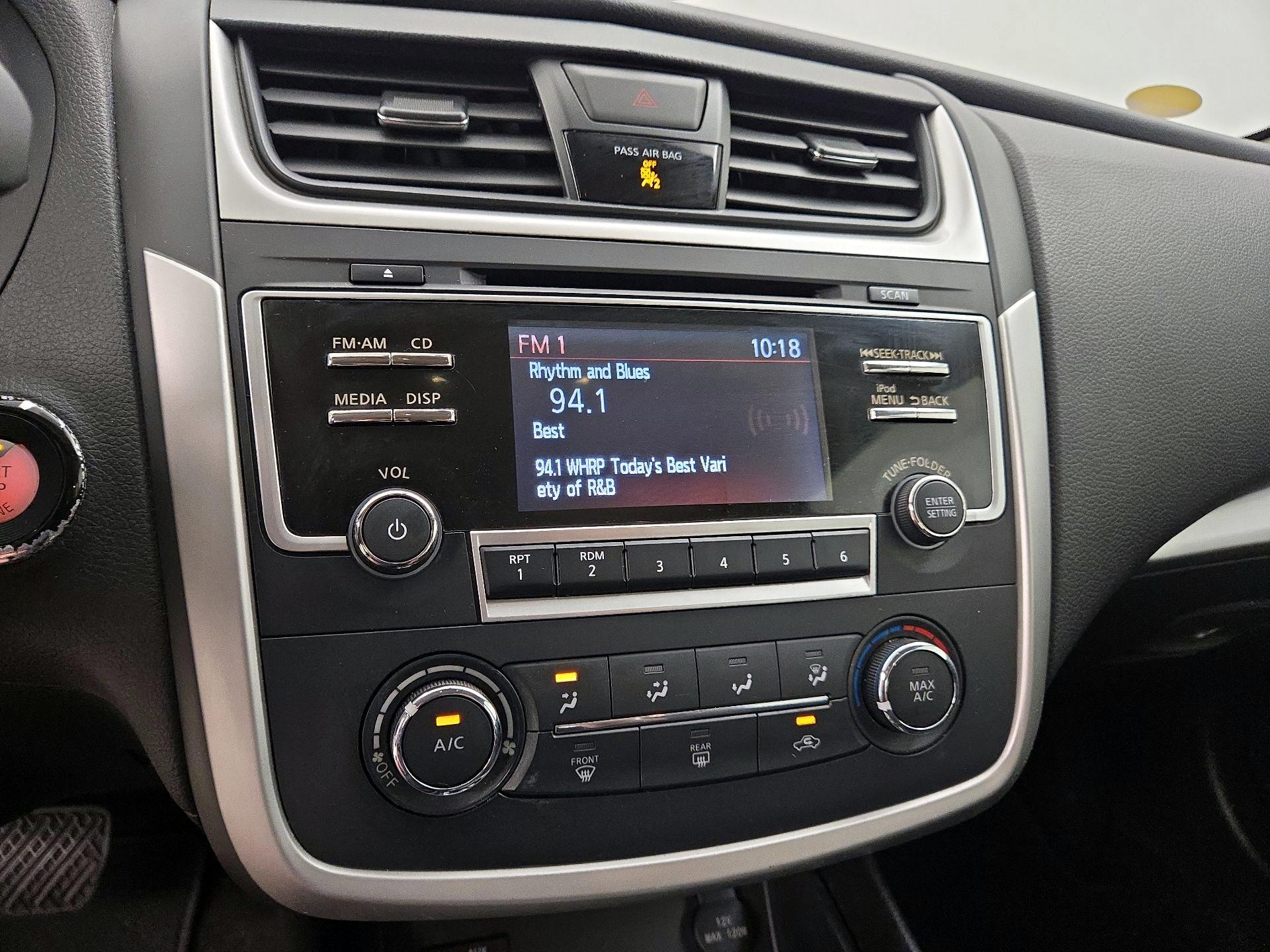 Thumbnail: 2017 Nissan Altima - 15