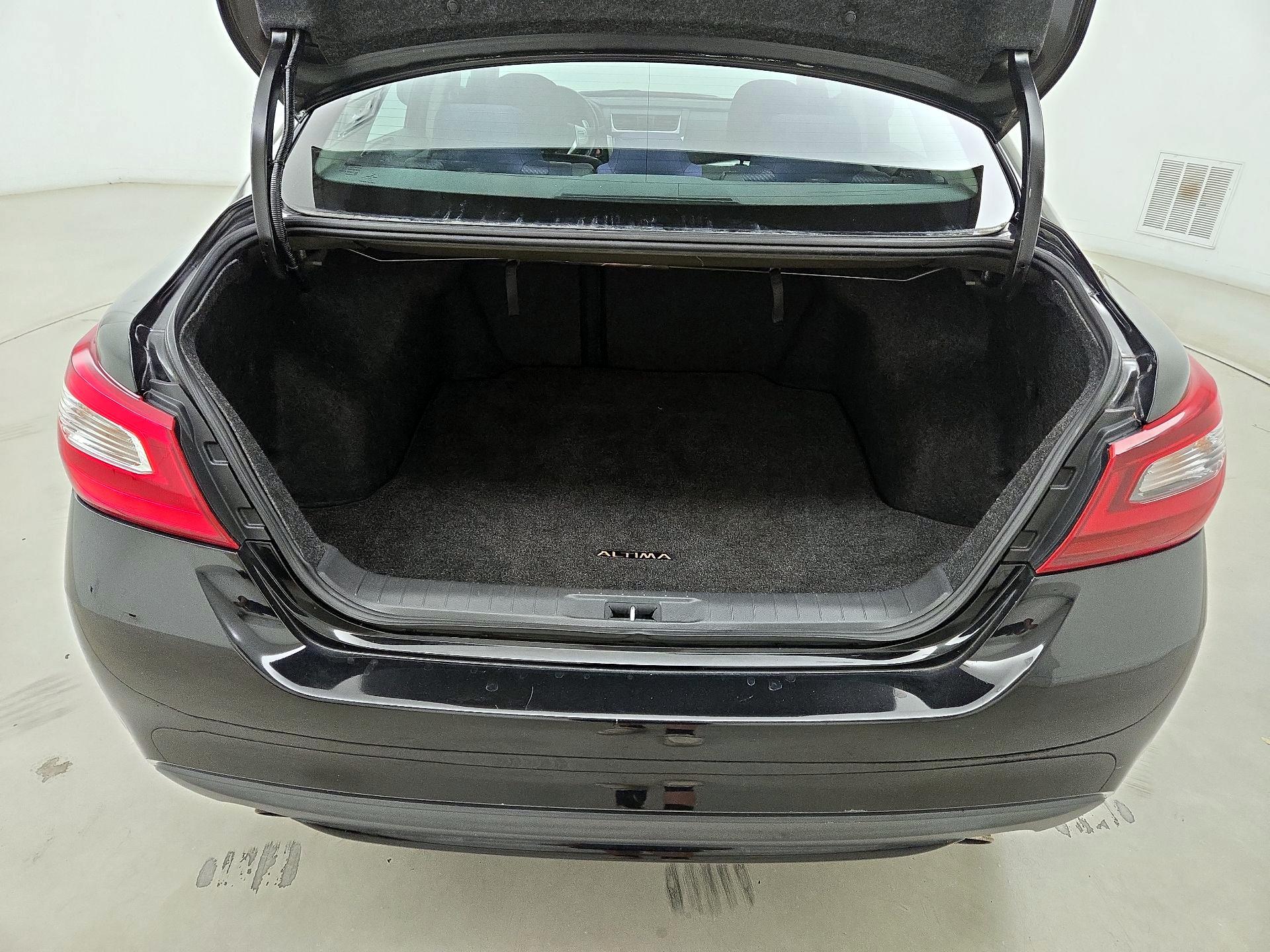 Thumbnail: 2017 Nissan Altima - 20