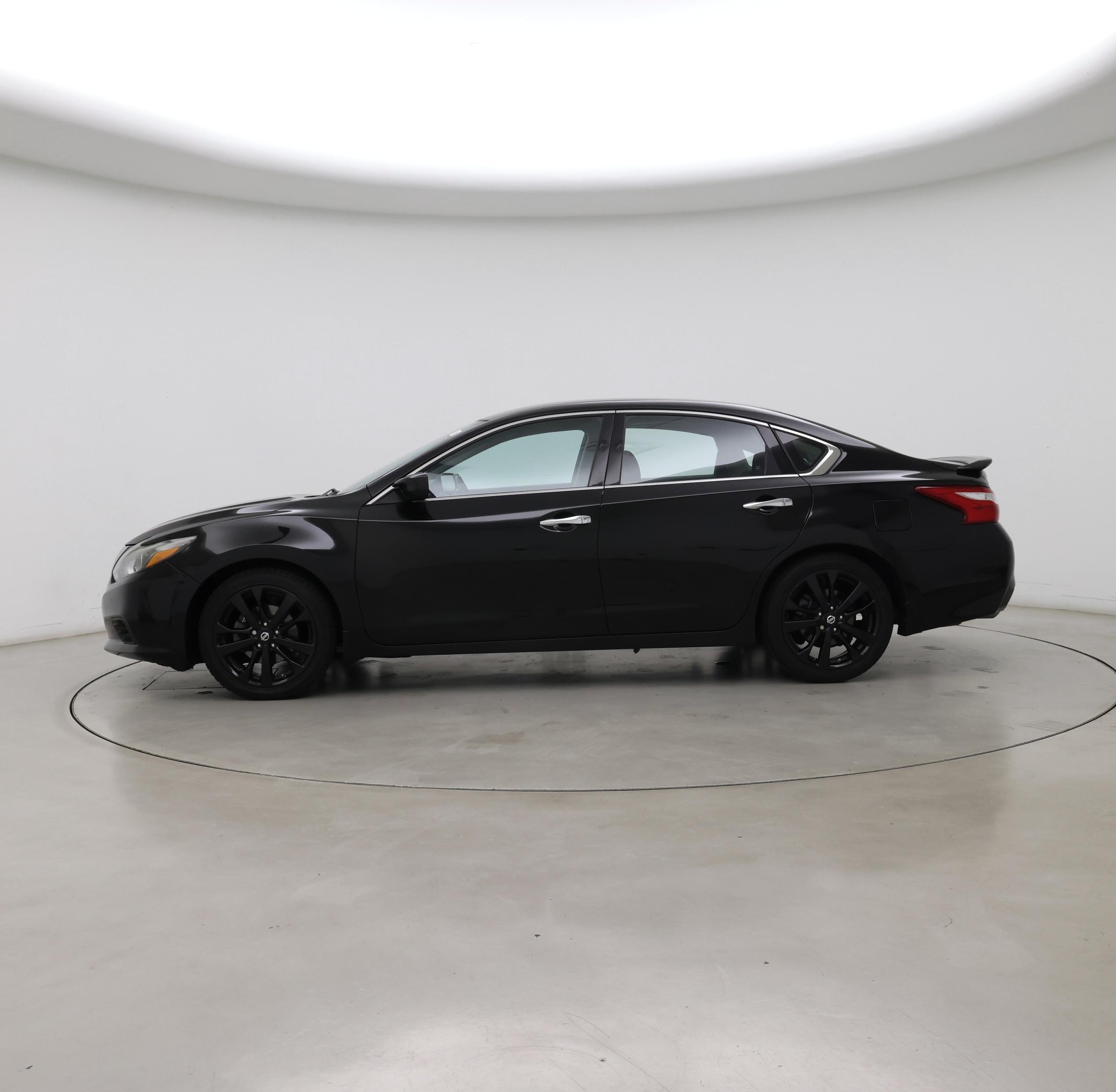 Thumbnail: 2017 Nissan Altima - 3