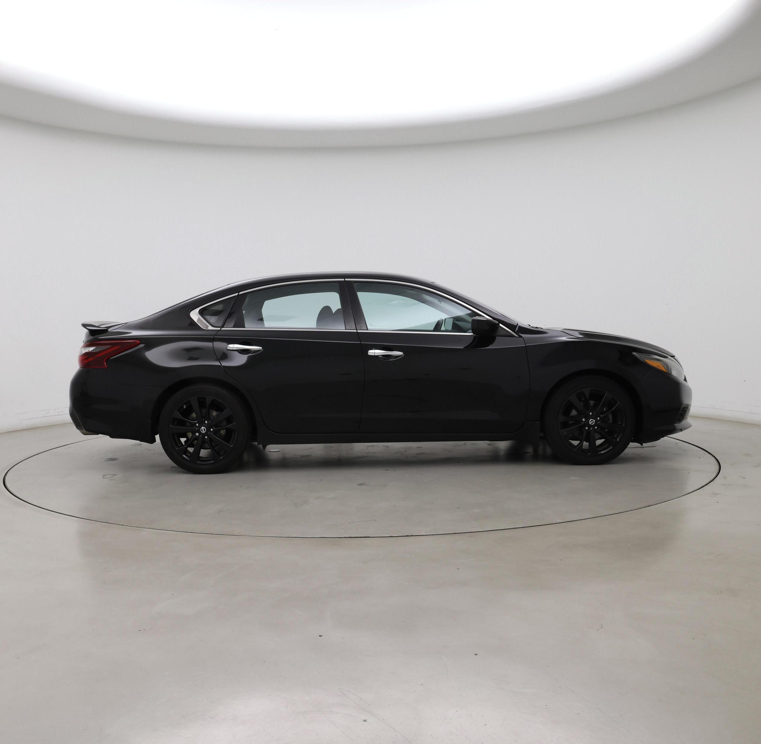 Thumbnail: 2017 Nissan Altima - 7