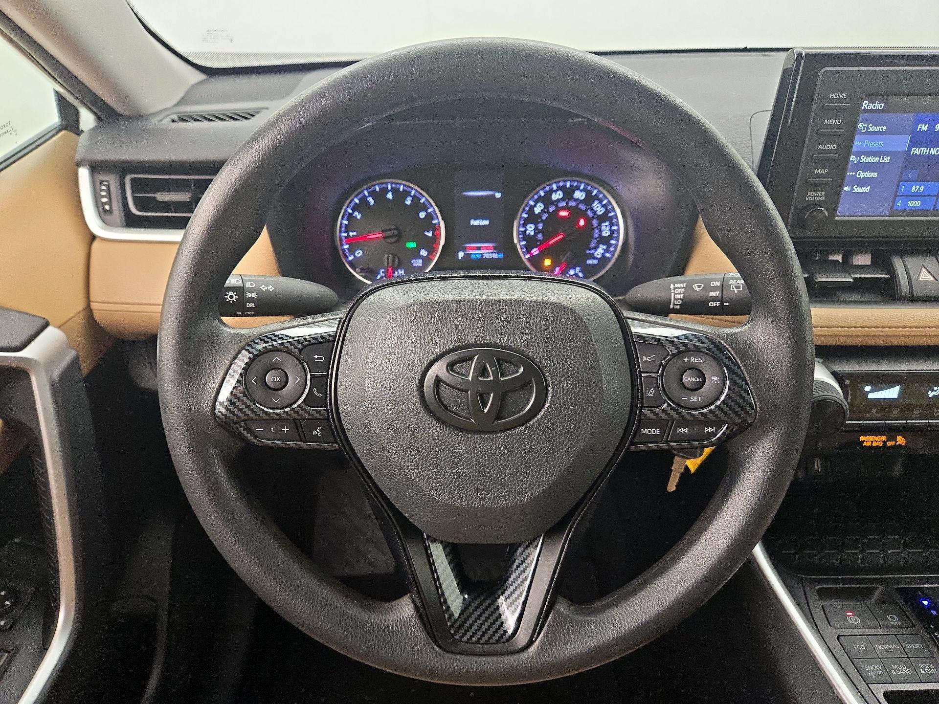Thumbnail: 2021 Toyota RAV4 - 10