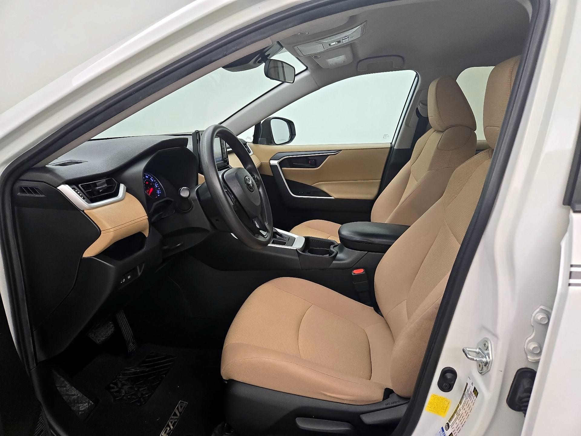 Thumbnail: 2021 Toyota RAV4 - 11