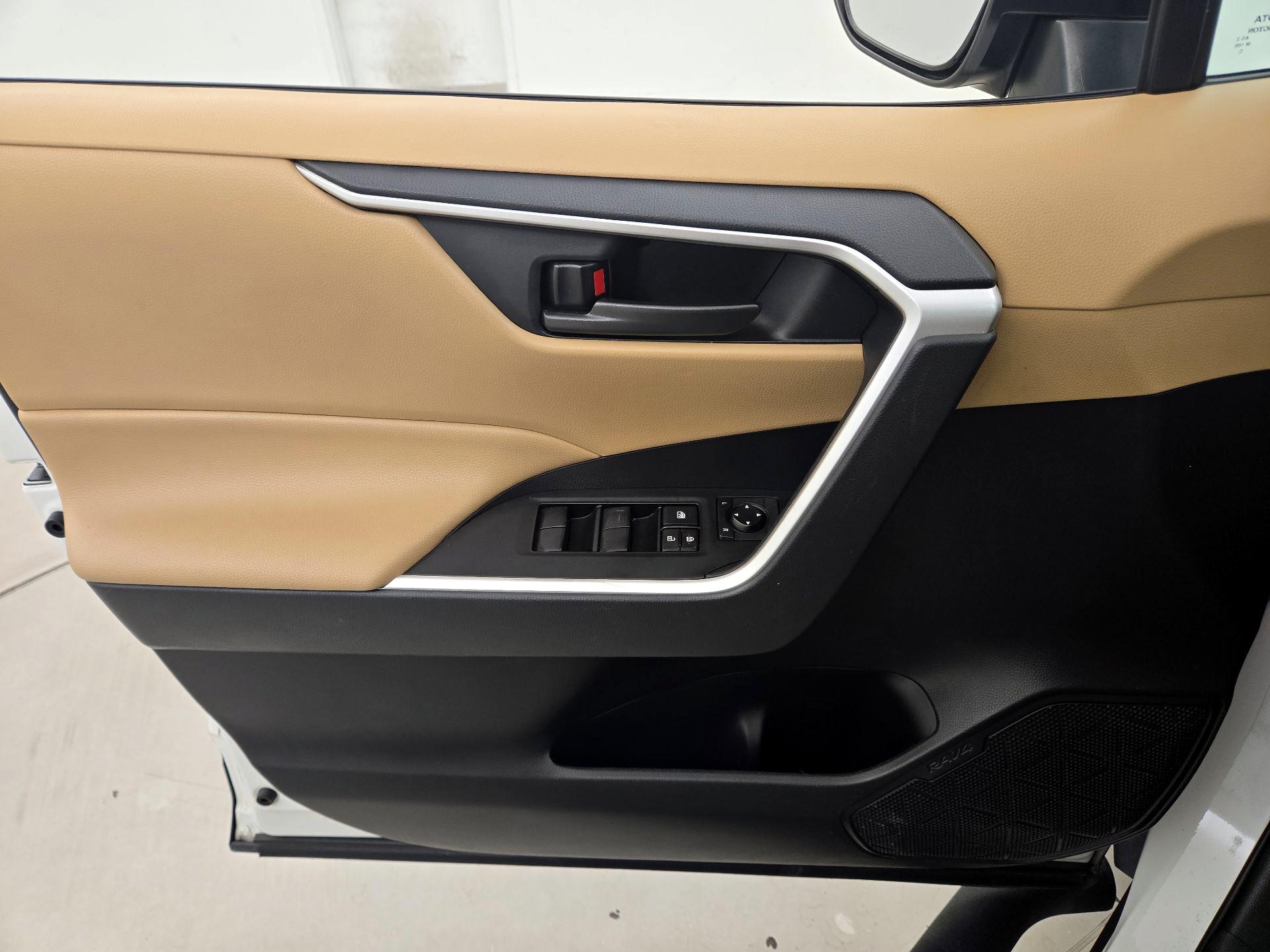 Thumbnail: 2021 Toyota RAV4 - 12