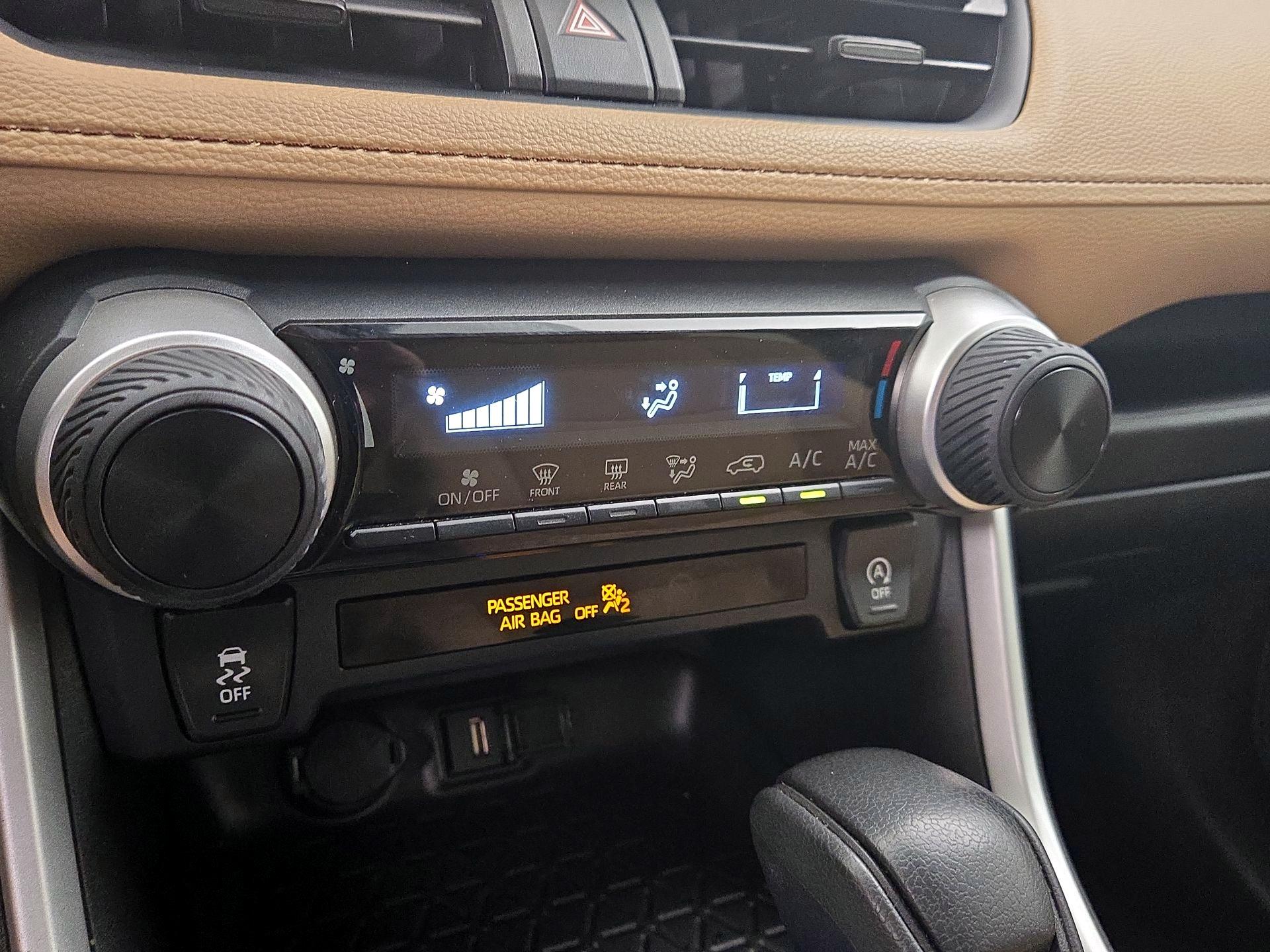 Thumbnail: 2021 Toyota RAV4 - 16