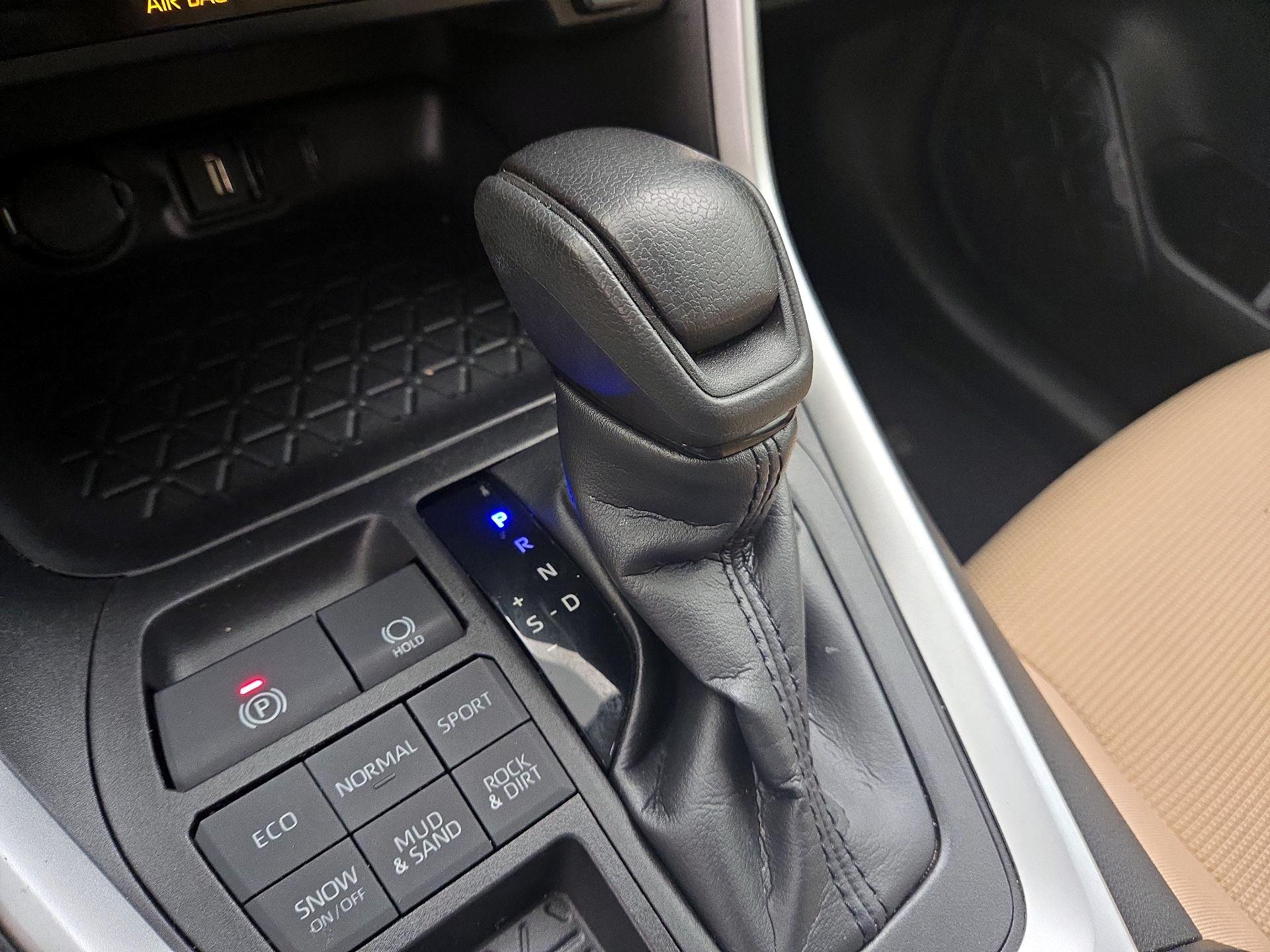 Thumbnail: 2021 Toyota RAV4 - 17