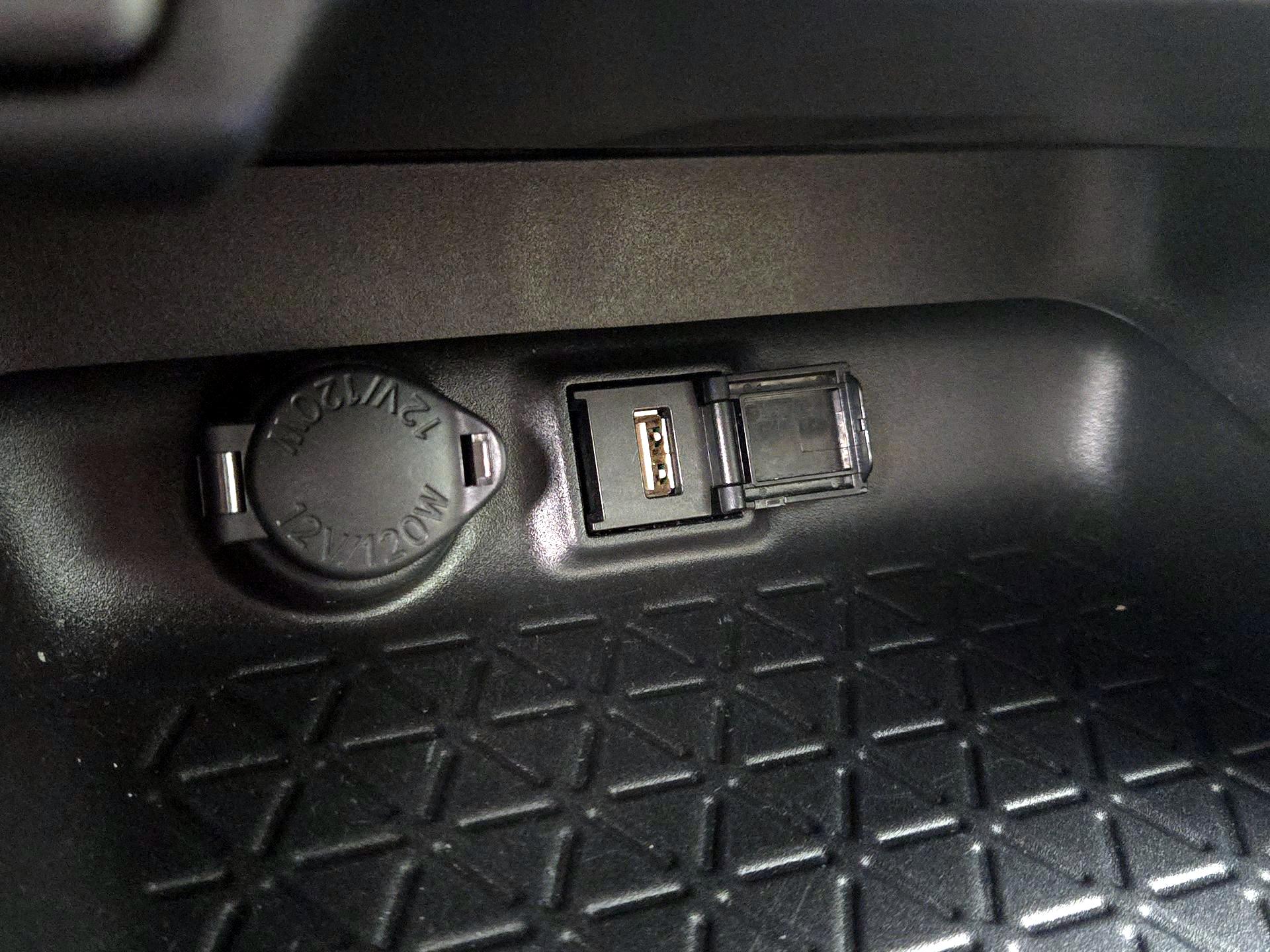 Thumbnail: 2021 Toyota RAV4 - 18