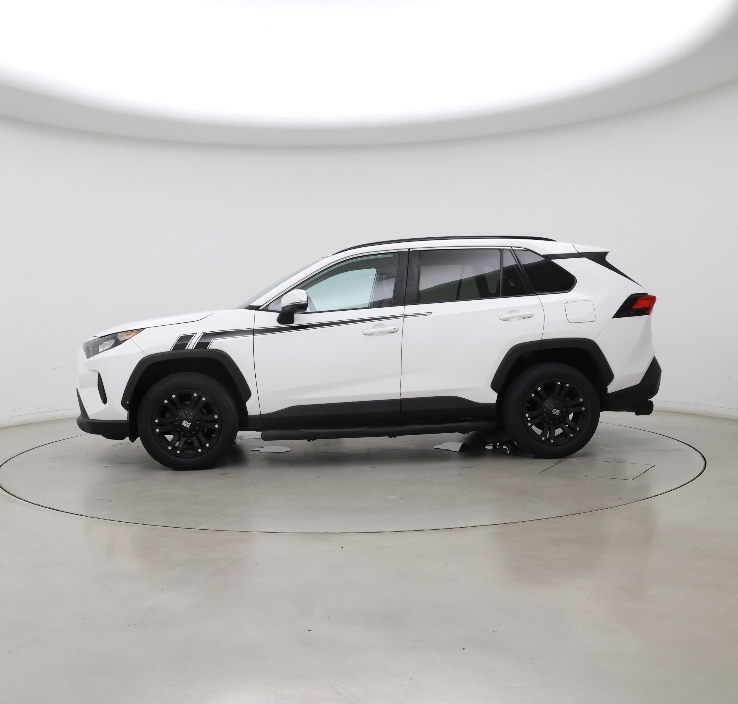 Thumbnail: 2021 Toyota RAV4 - 3