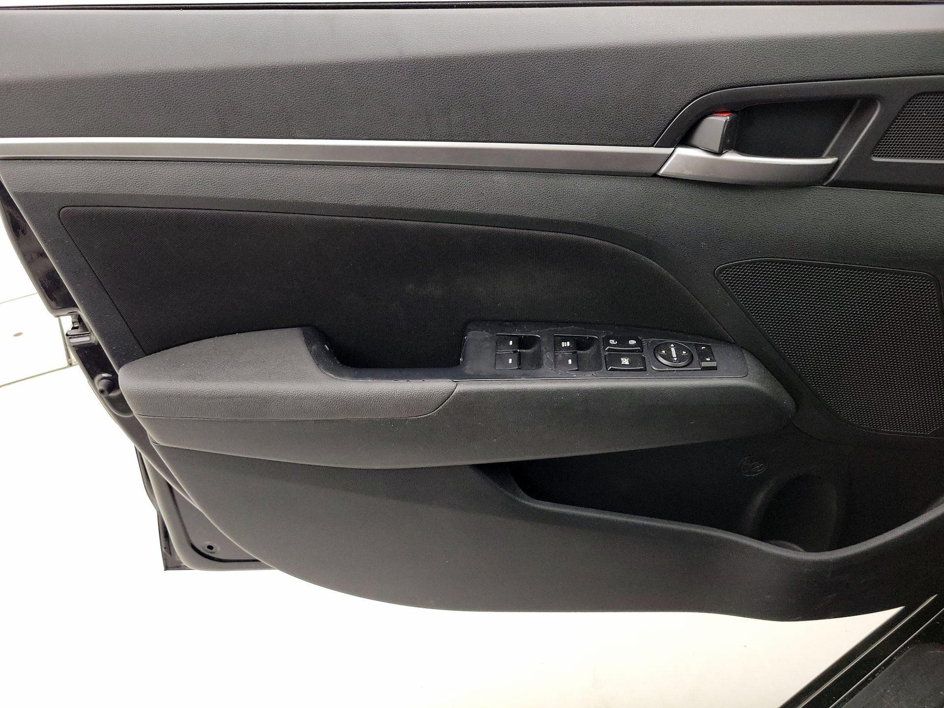 Thumbnail: 2019 Hyundai Elantra - 12