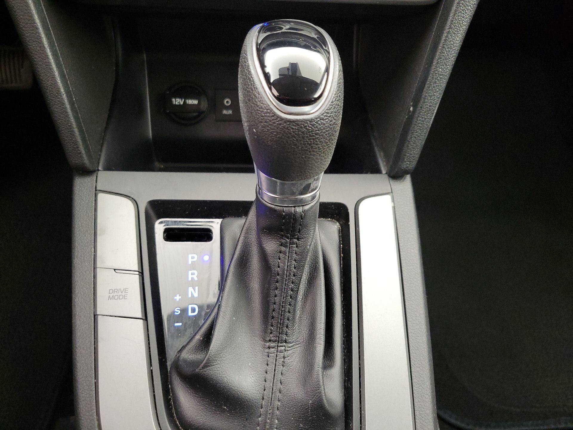 Thumbnail: 2019 Hyundai Elantra - 17
