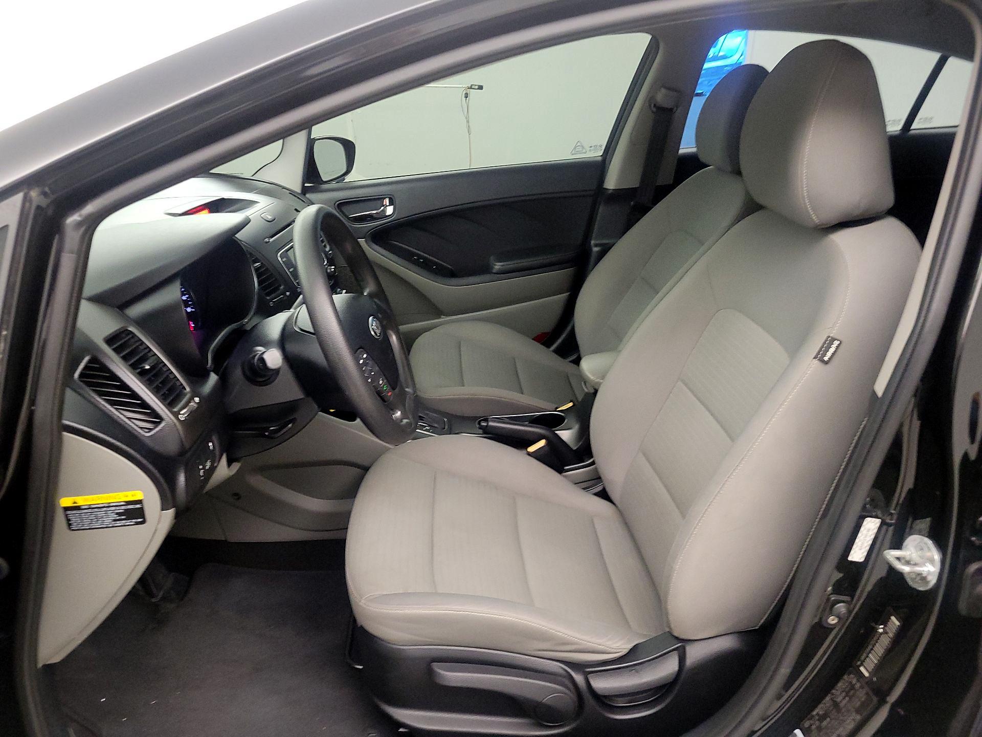 Thumbnail: 2016 Kia Forte - 11