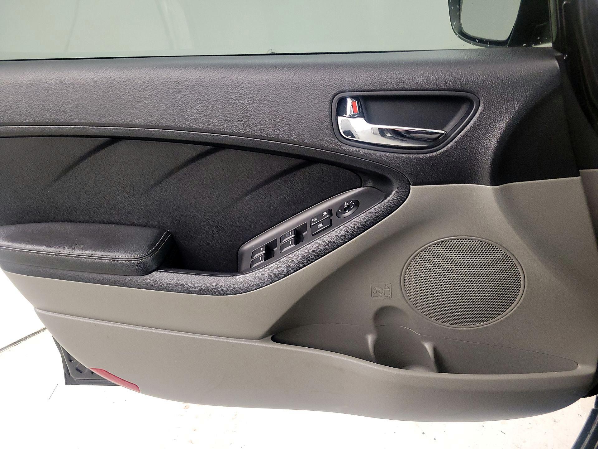 Thumbnail: 2016 Kia Forte - 12