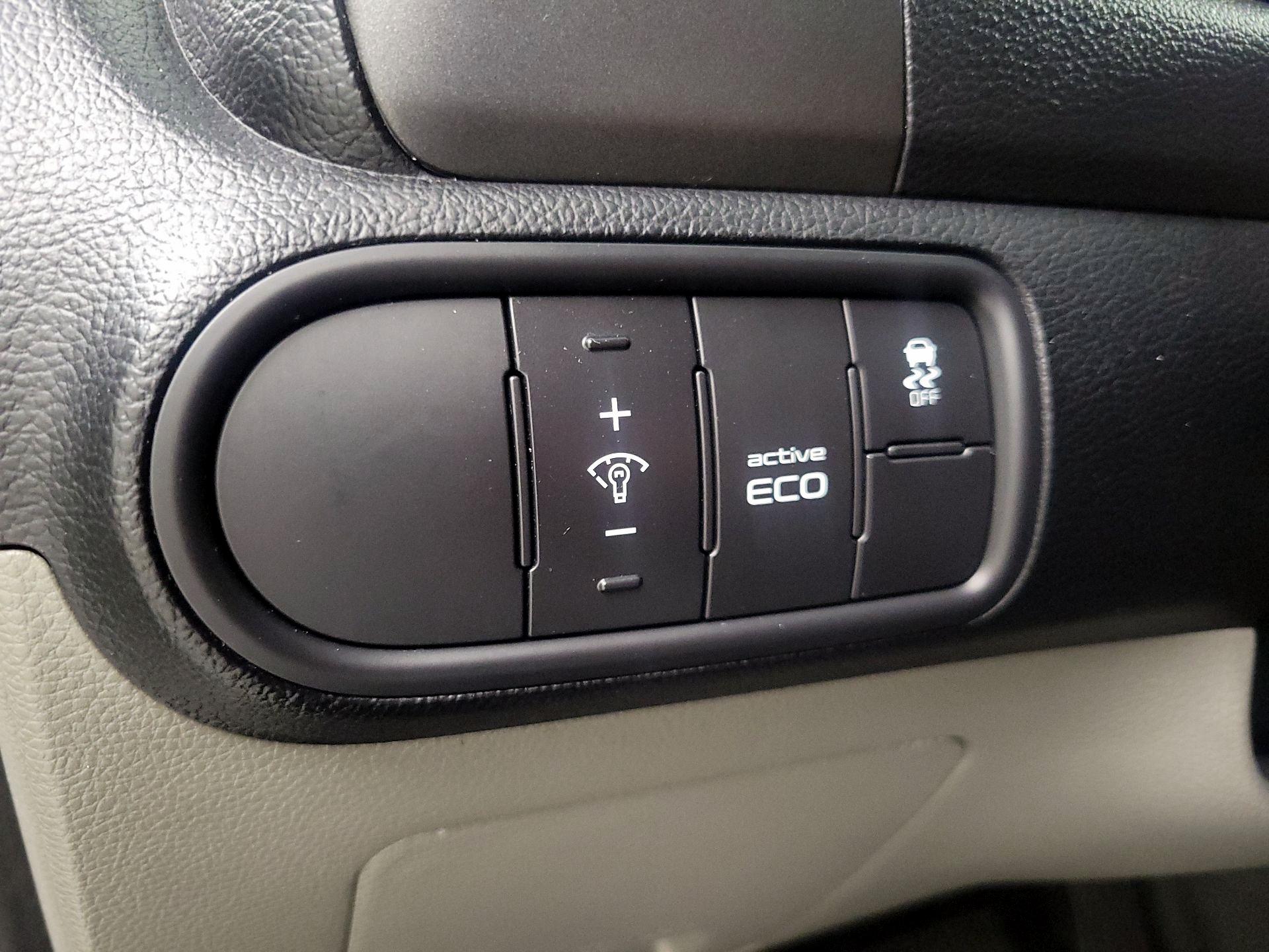Thumbnail: 2016 Kia Forte - 13