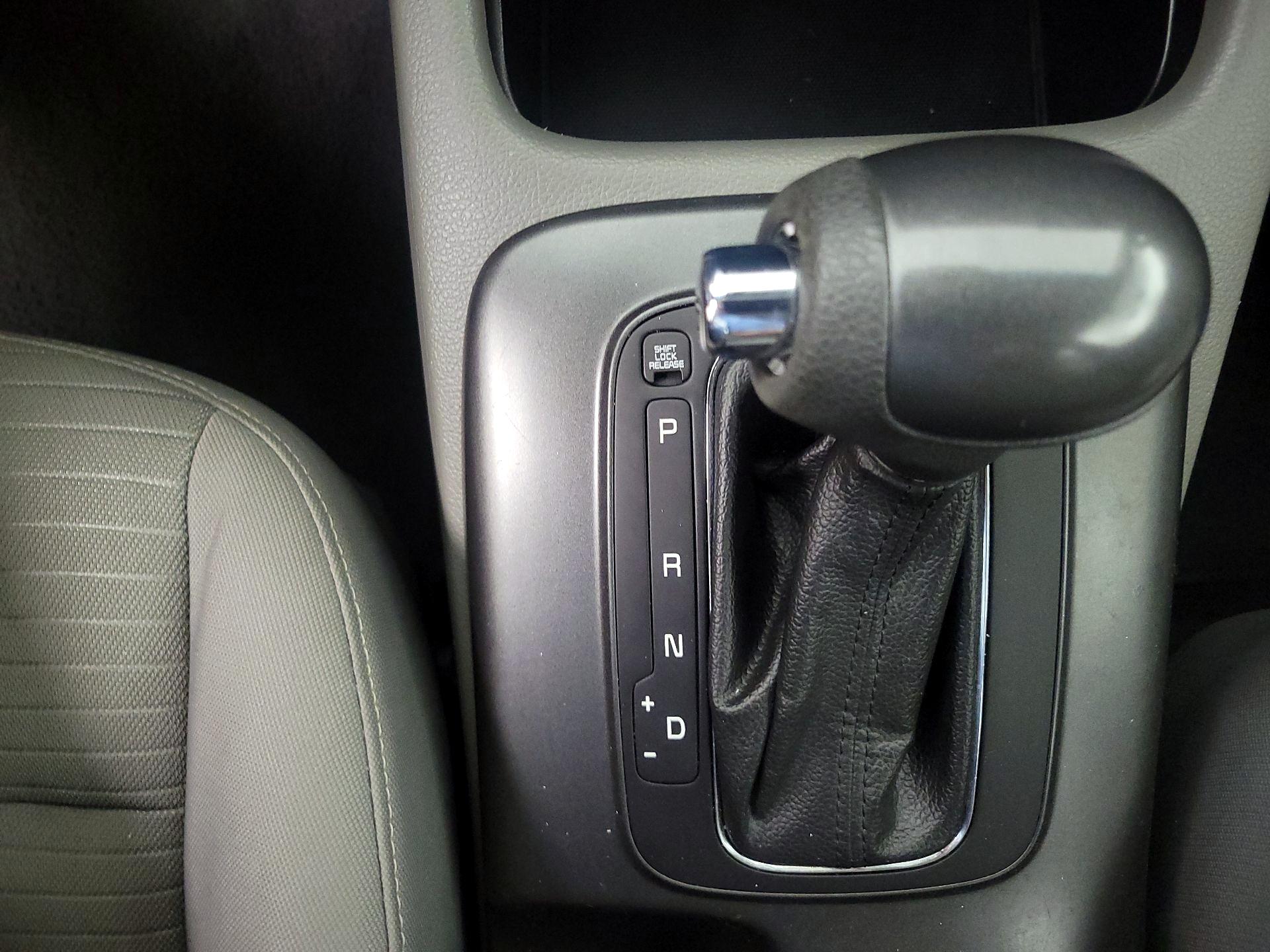 Thumbnail: 2016 Kia Forte - 17