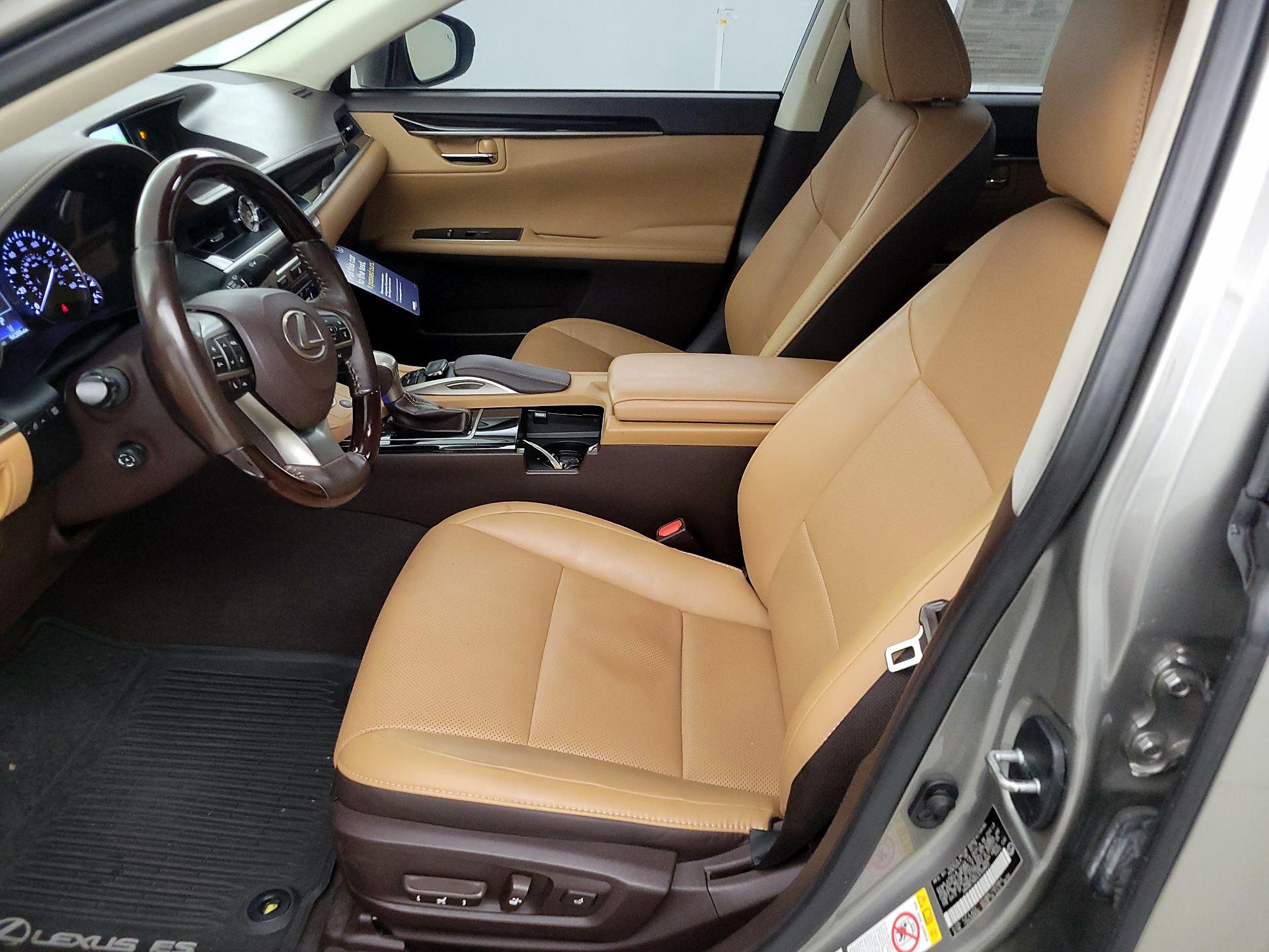 Thumbnail: 2018 Lexus ES - 11
