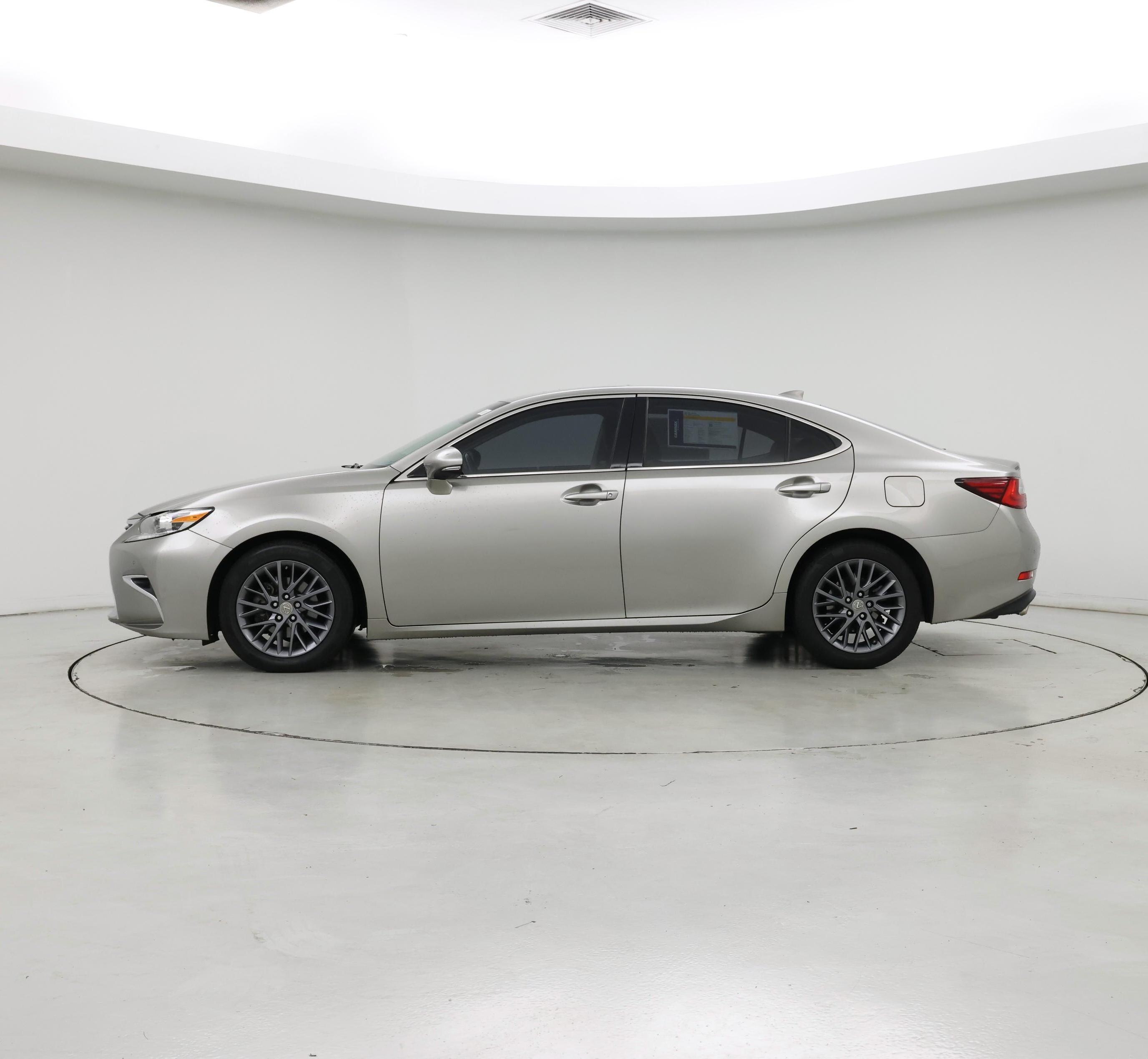 Thumbnail: 2018 Lexus ES - 3
