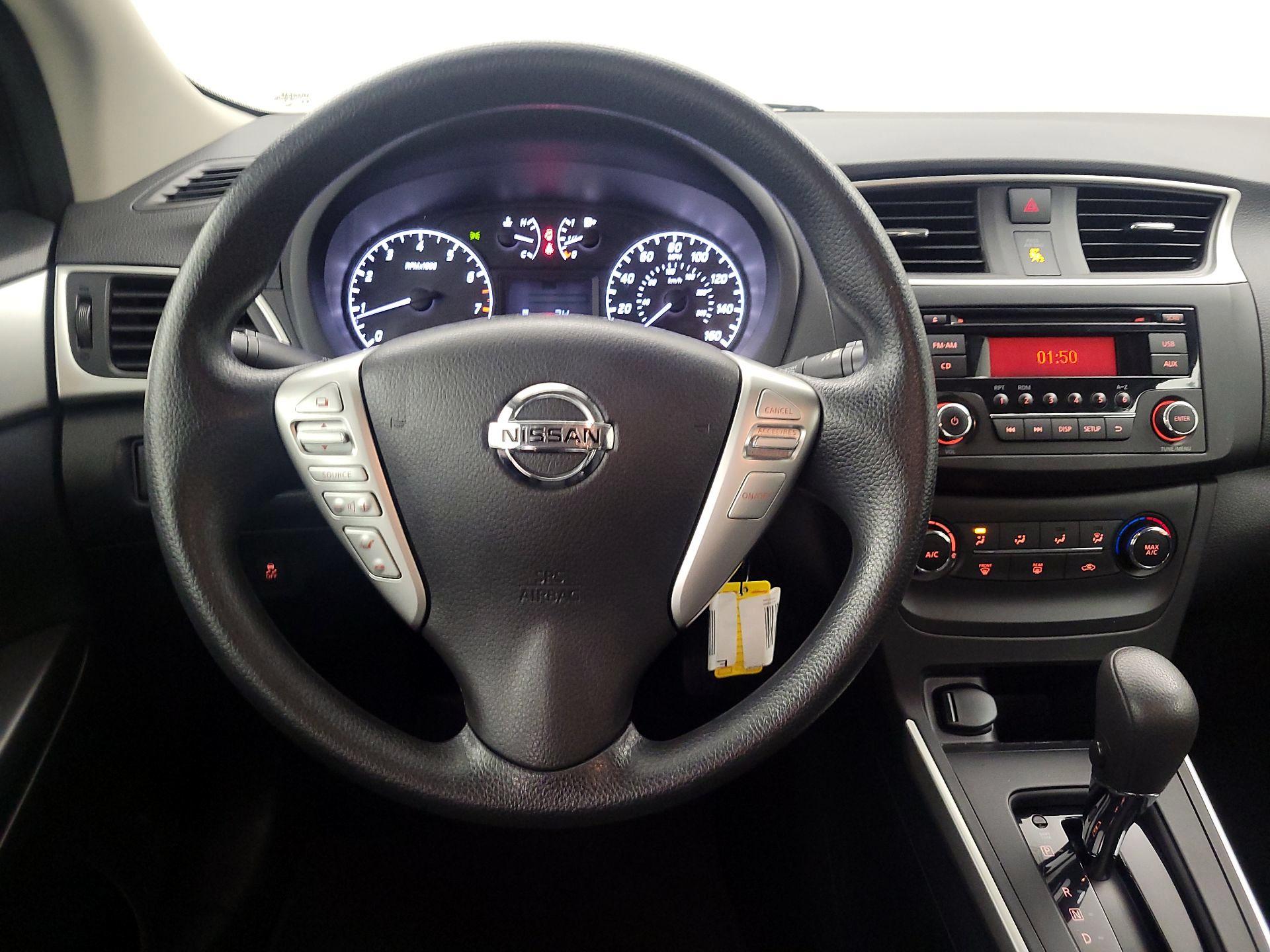 Thumbnail: 2016 Nissan Sentra - 10