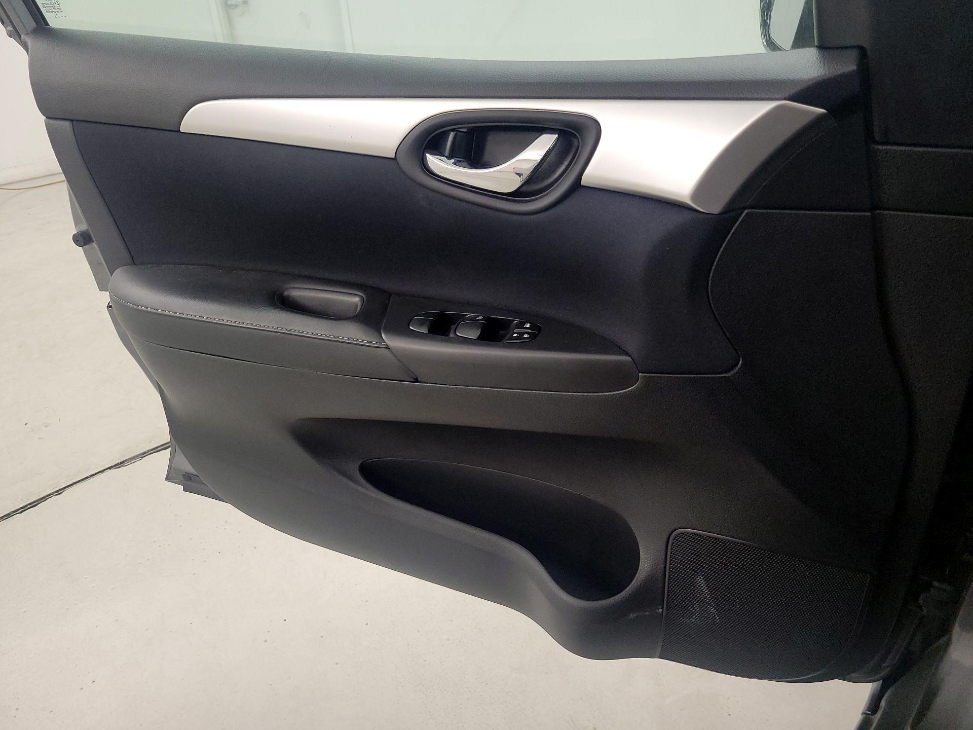 Thumbnail: 2016 Nissan Sentra - 12