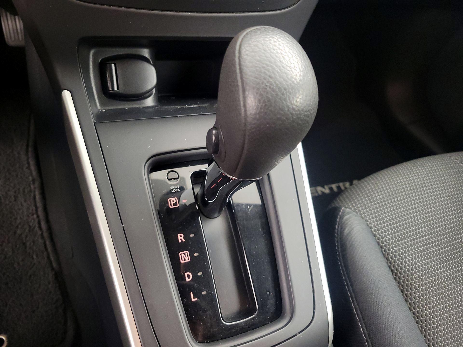 Thumbnail: 2016 Nissan Sentra - 16