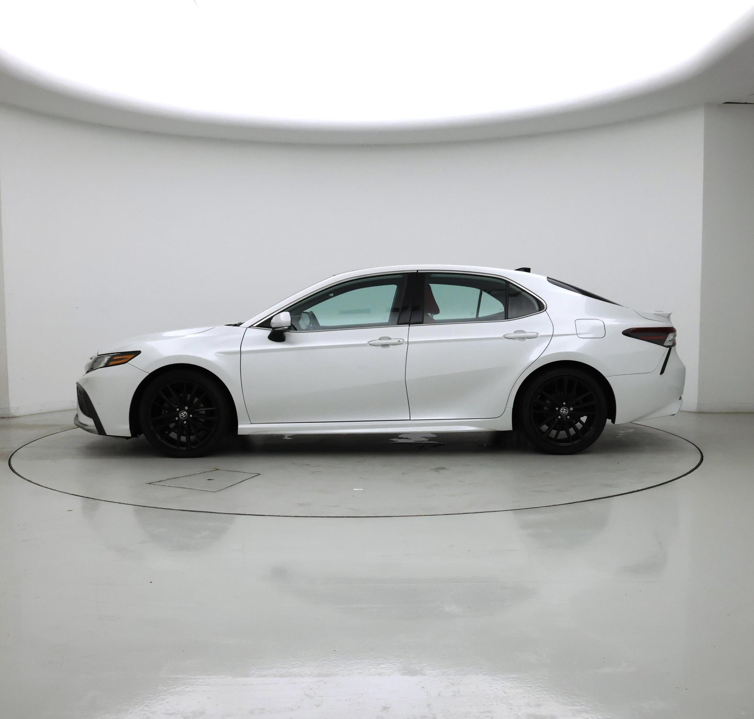 Thumbnail: 2021 Toyota Camry - 3