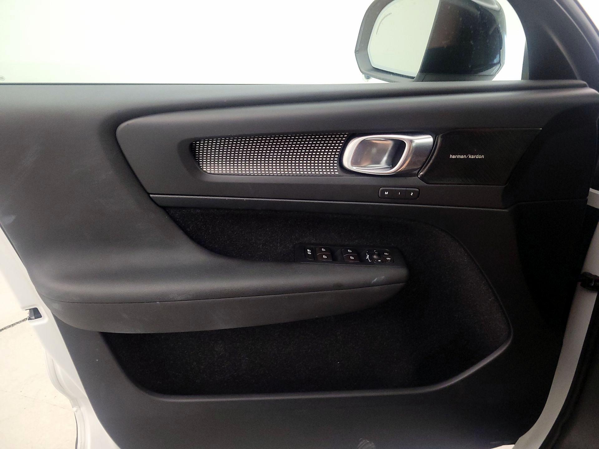Thumbnail: 2019 Volvo XC40 - 12