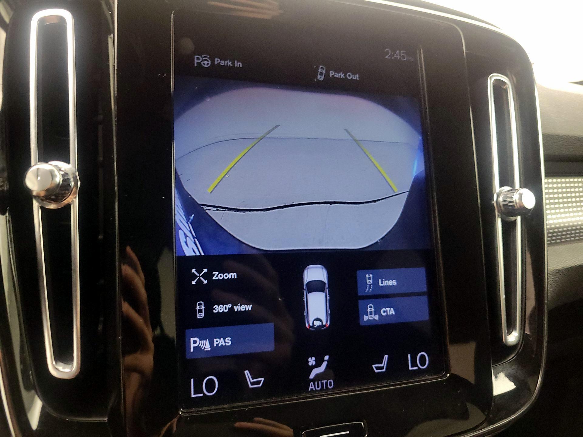Thumbnail: 2019 Volvo XC40 - 14