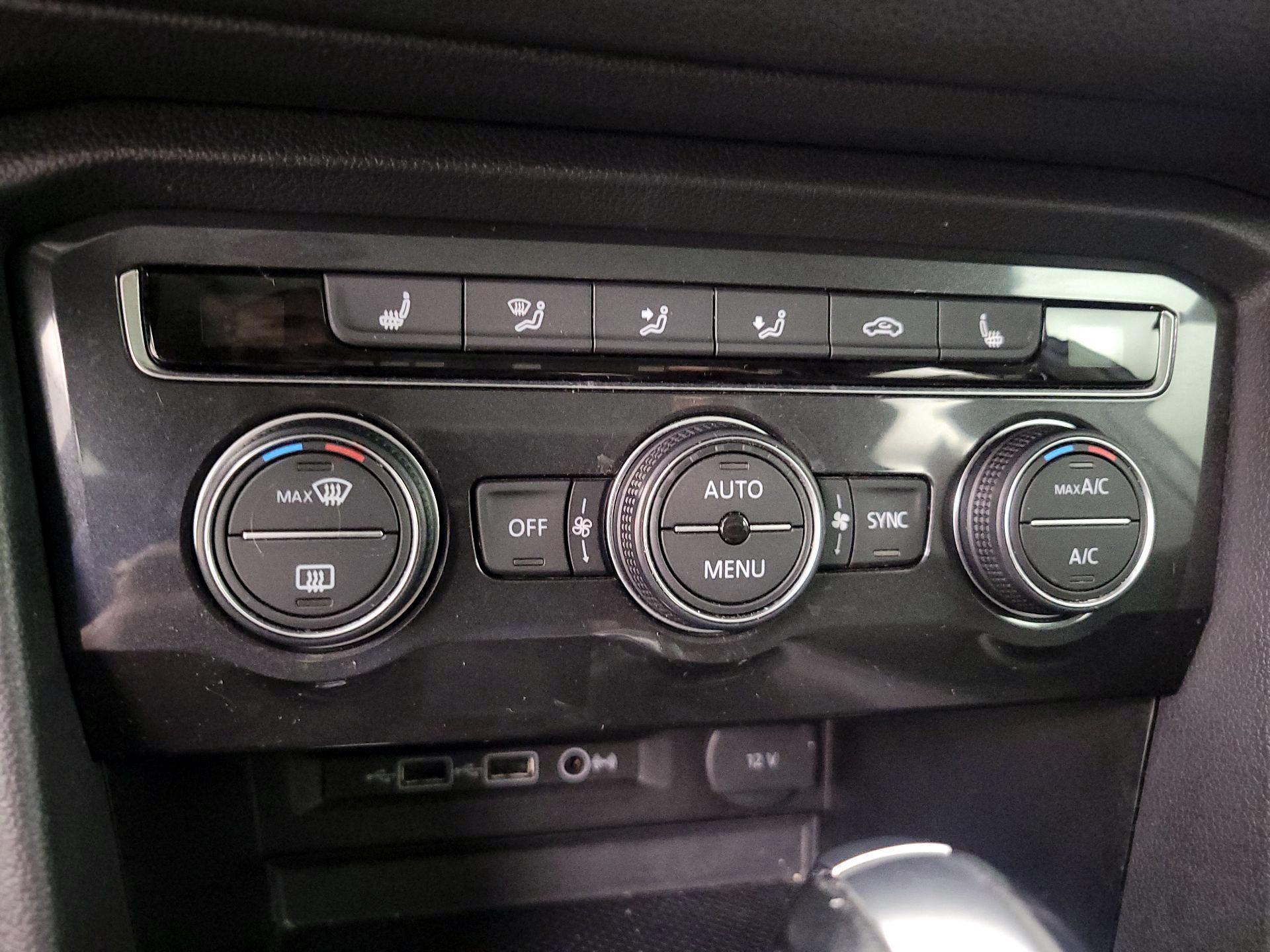 Thumbnail: 2019 Volkswagen Tiguan - 16