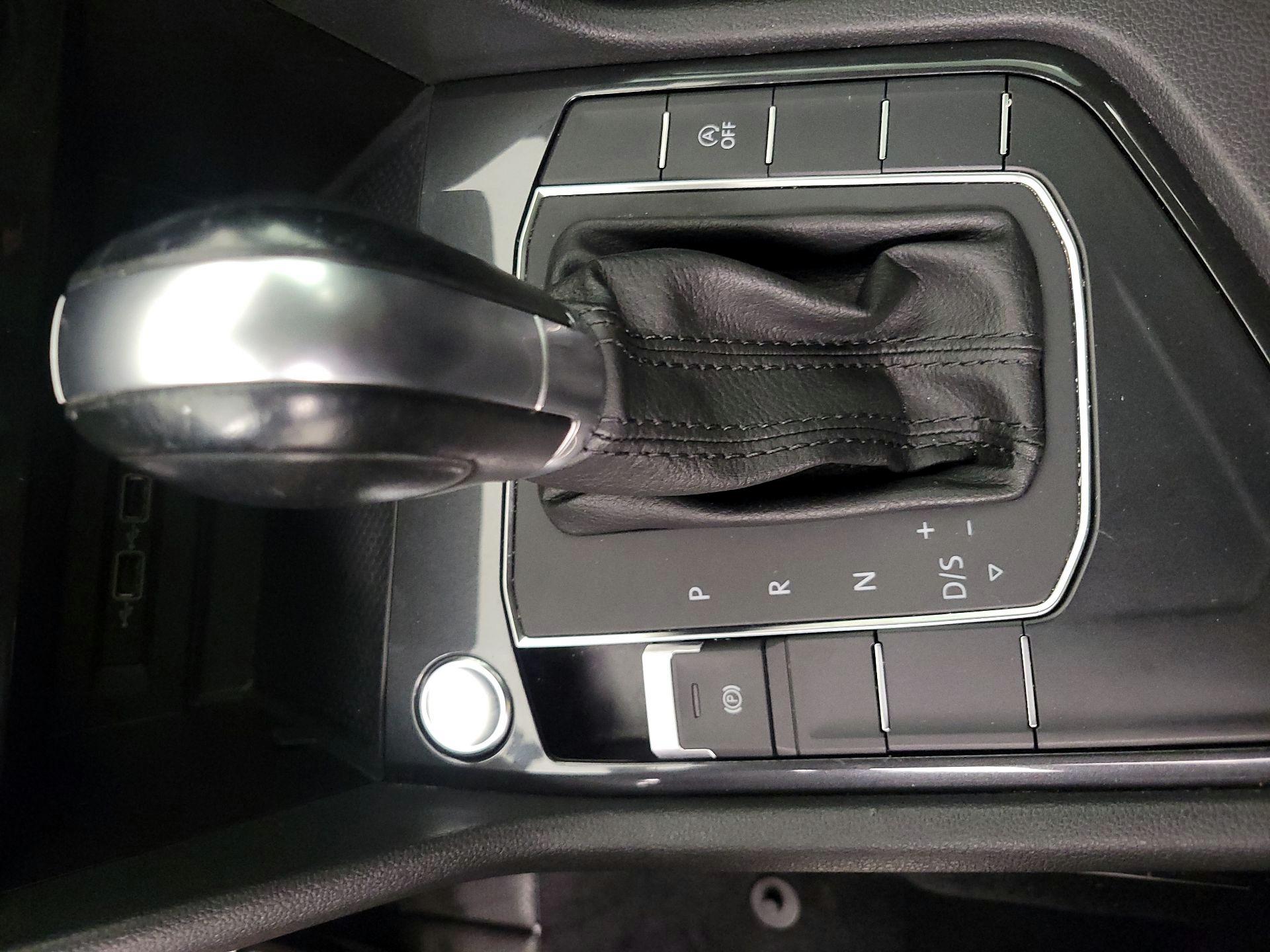 Thumbnail: 2019 Volkswagen Tiguan - 17