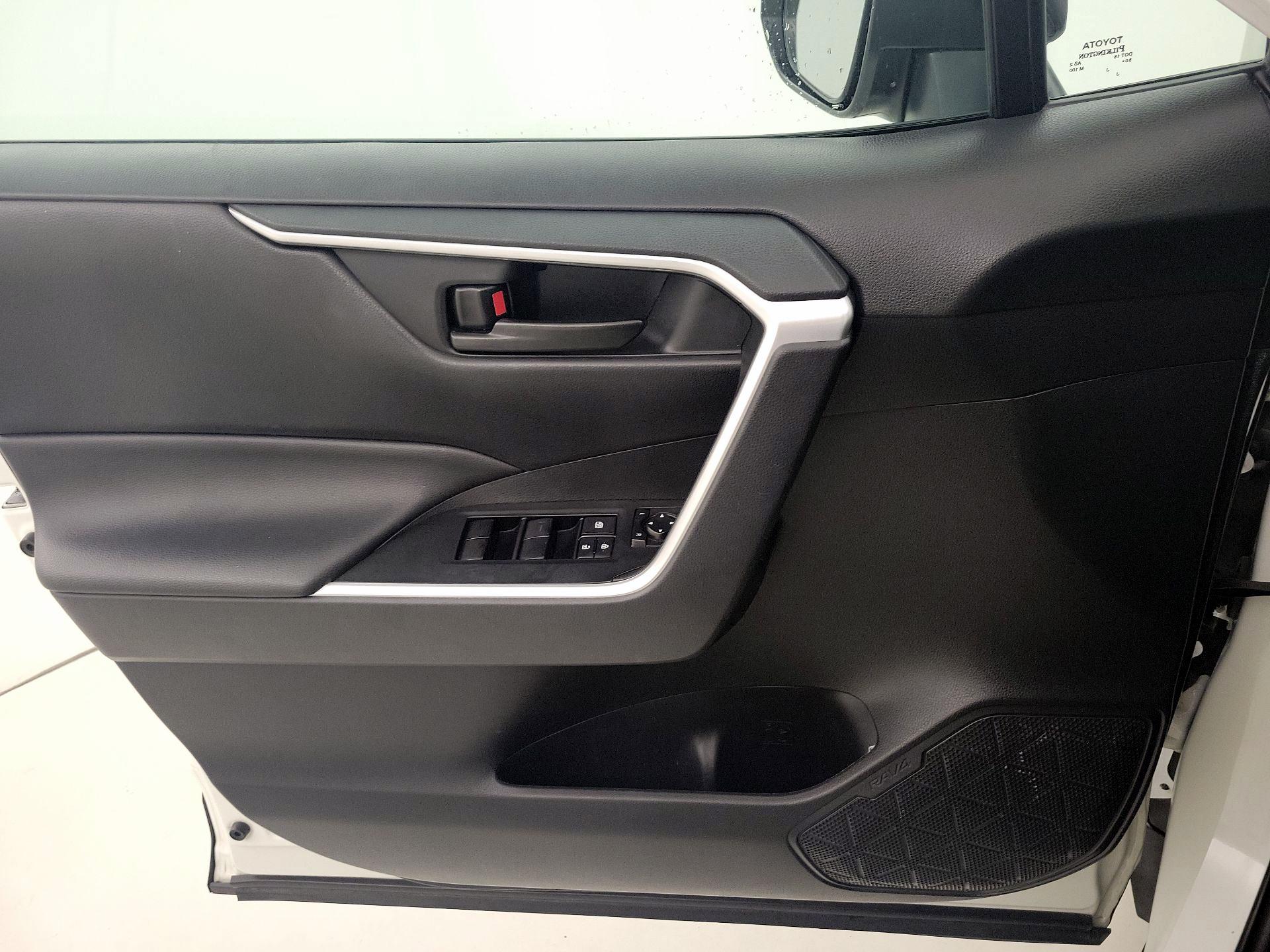 Thumbnail: 2021 Toyota RAV4 - 12