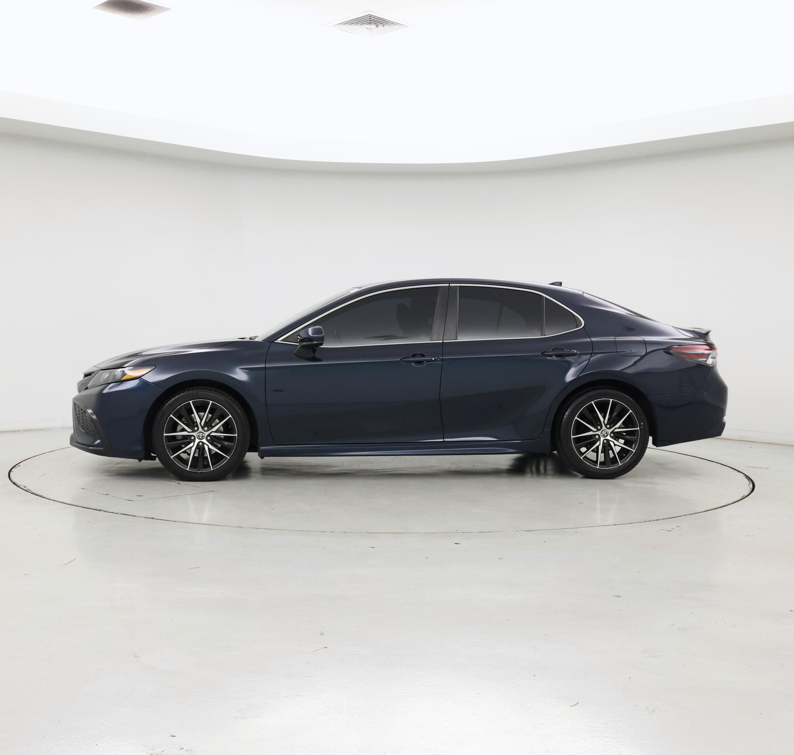 Thumbnail: 2021 Toyota Camry - 3