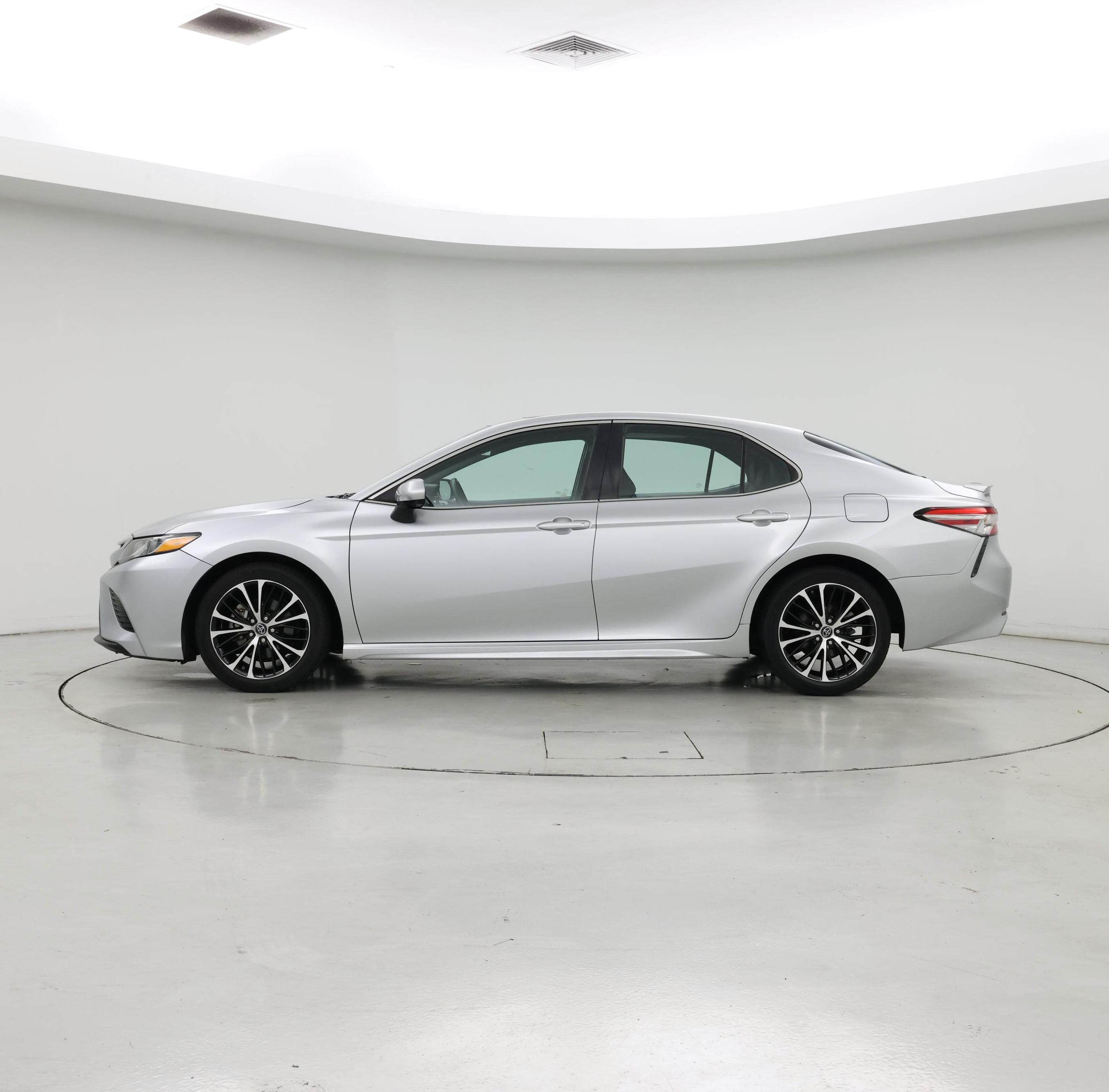 Thumbnail: 2018 Toyota Camry - 3