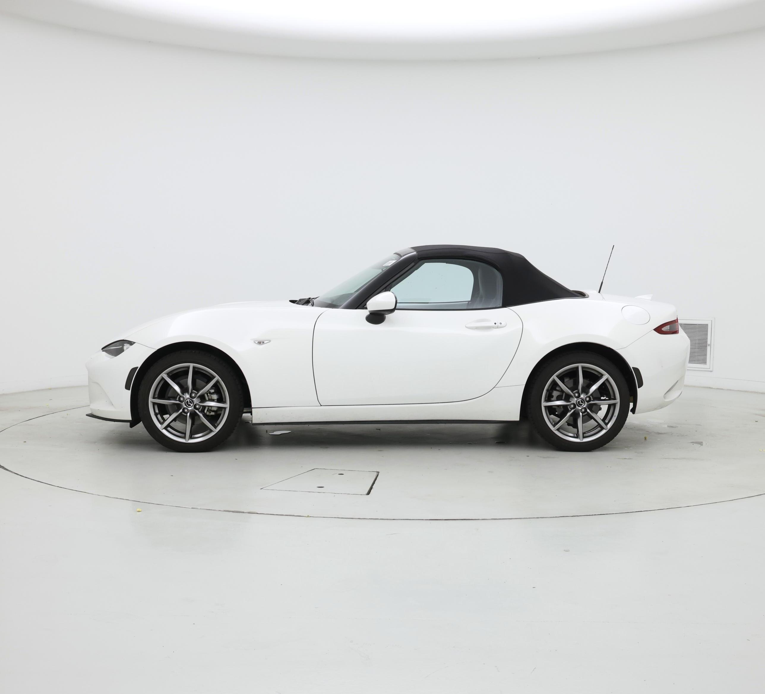 Thumbnail: 2022 Mazda MX-5 Miata - 3