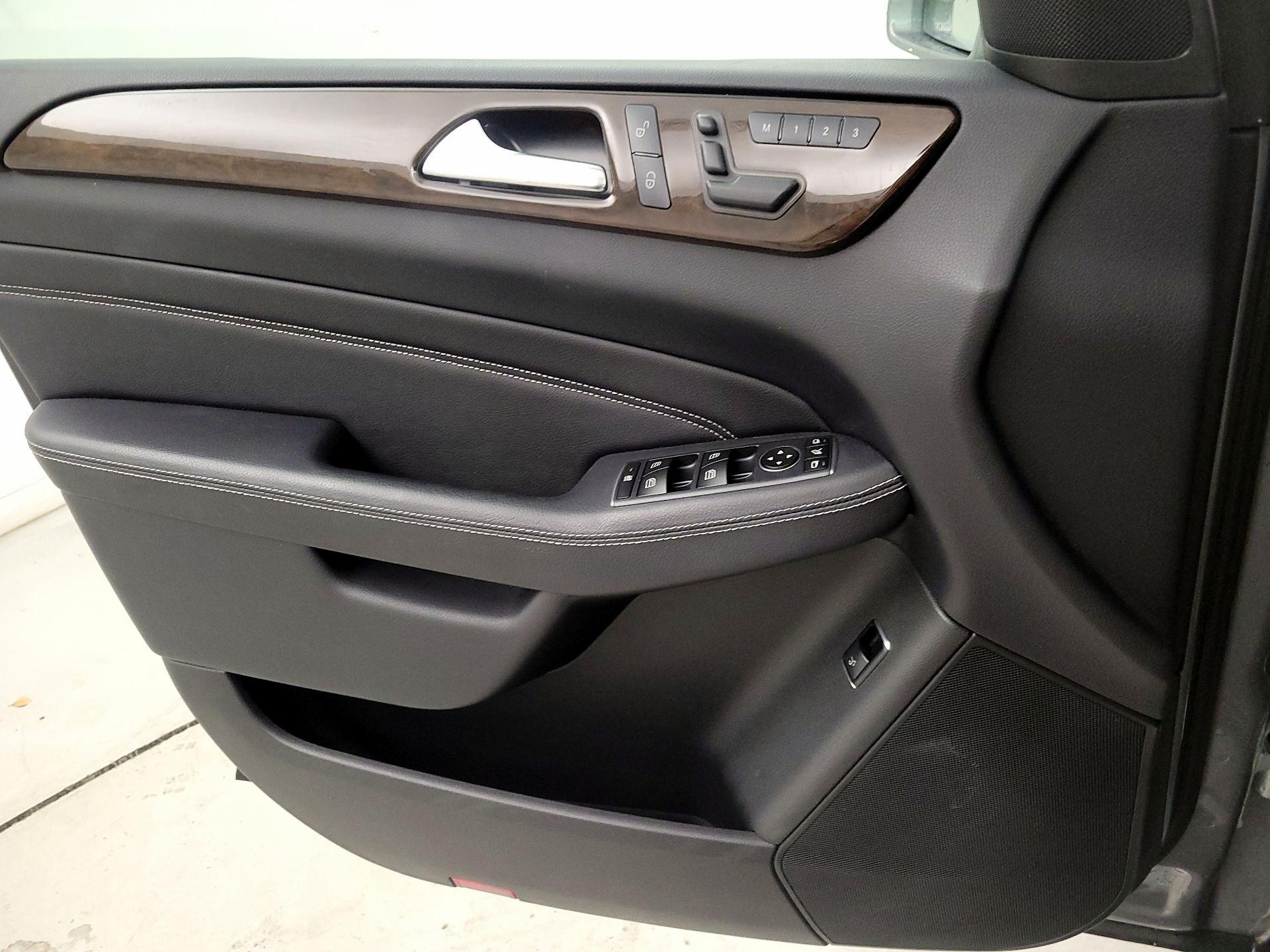 Thumbnail: 2015 Mercedes-Benz M-Class - 12