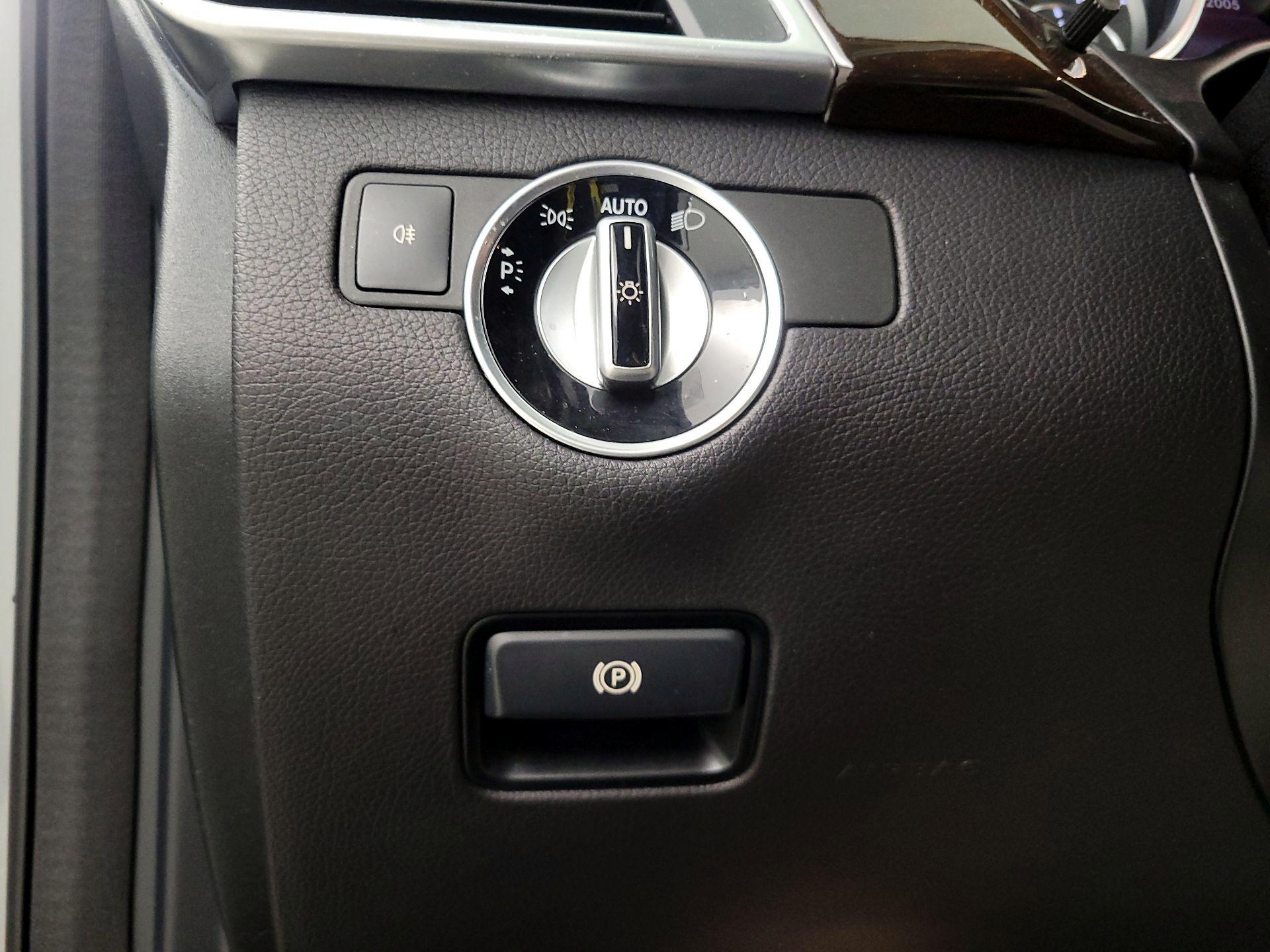 Thumbnail: 2015 Mercedes-Benz M-Class - 13