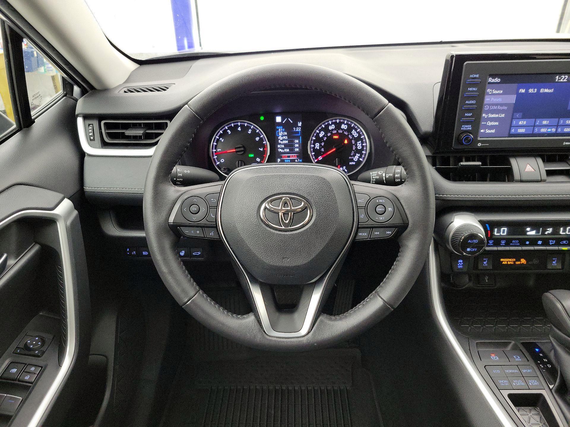 Thumbnail: 2022 Toyota RAV4 - 10