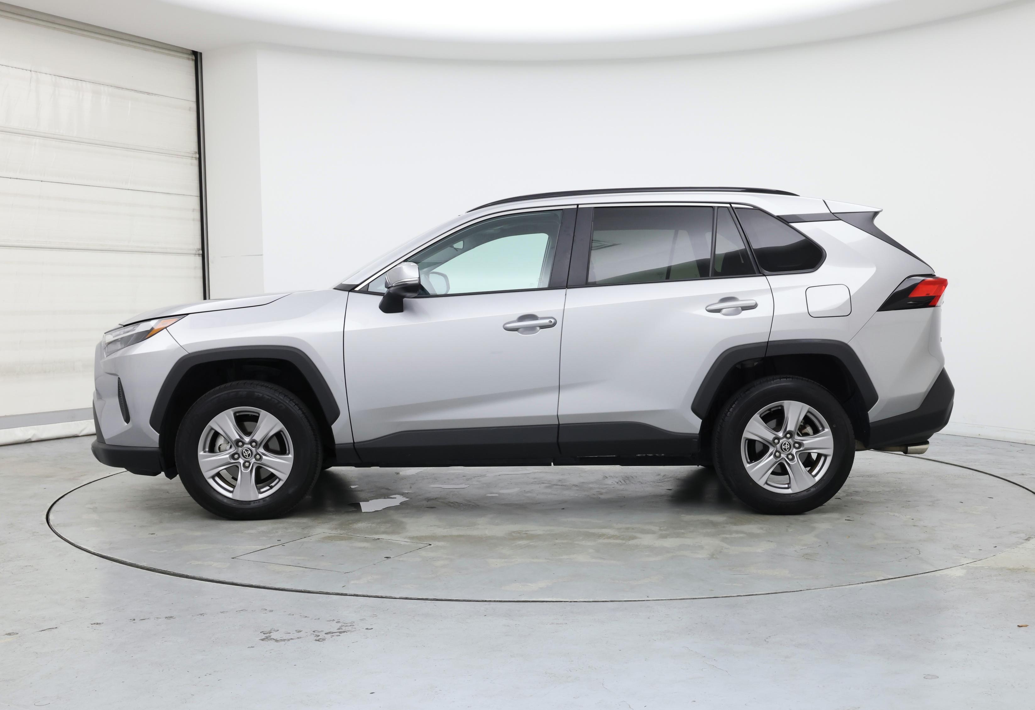 Thumbnail: 2022 Toyota RAV4 - 3
