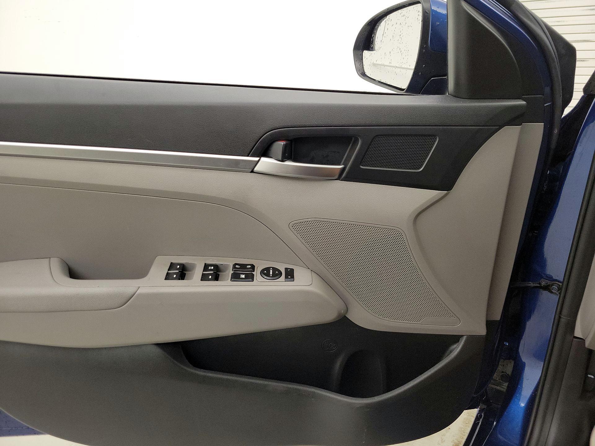 Thumbnail: 2020 Hyundai Elantra - 12
