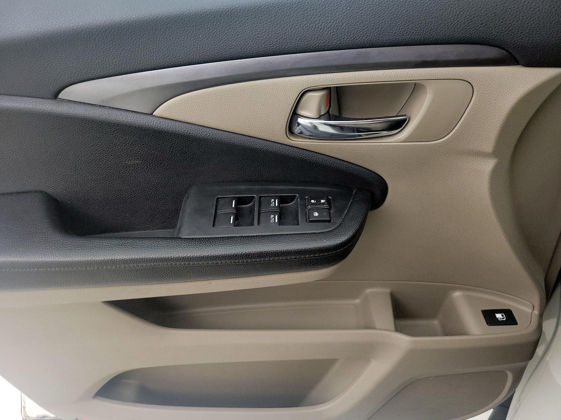 Thumbnail: 2016 Honda Pilot - 12