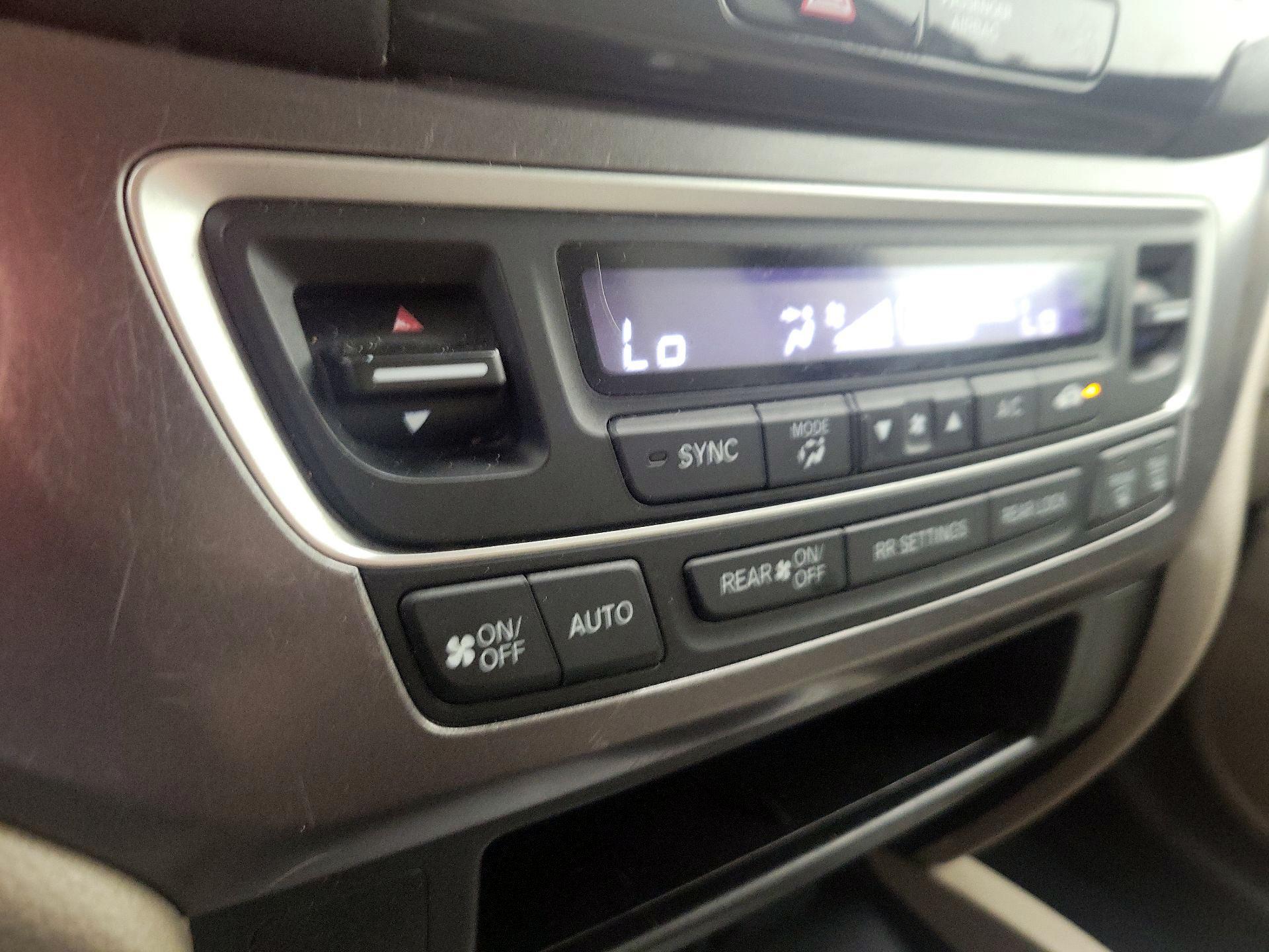 Thumbnail: 2016 Honda Pilot - 16