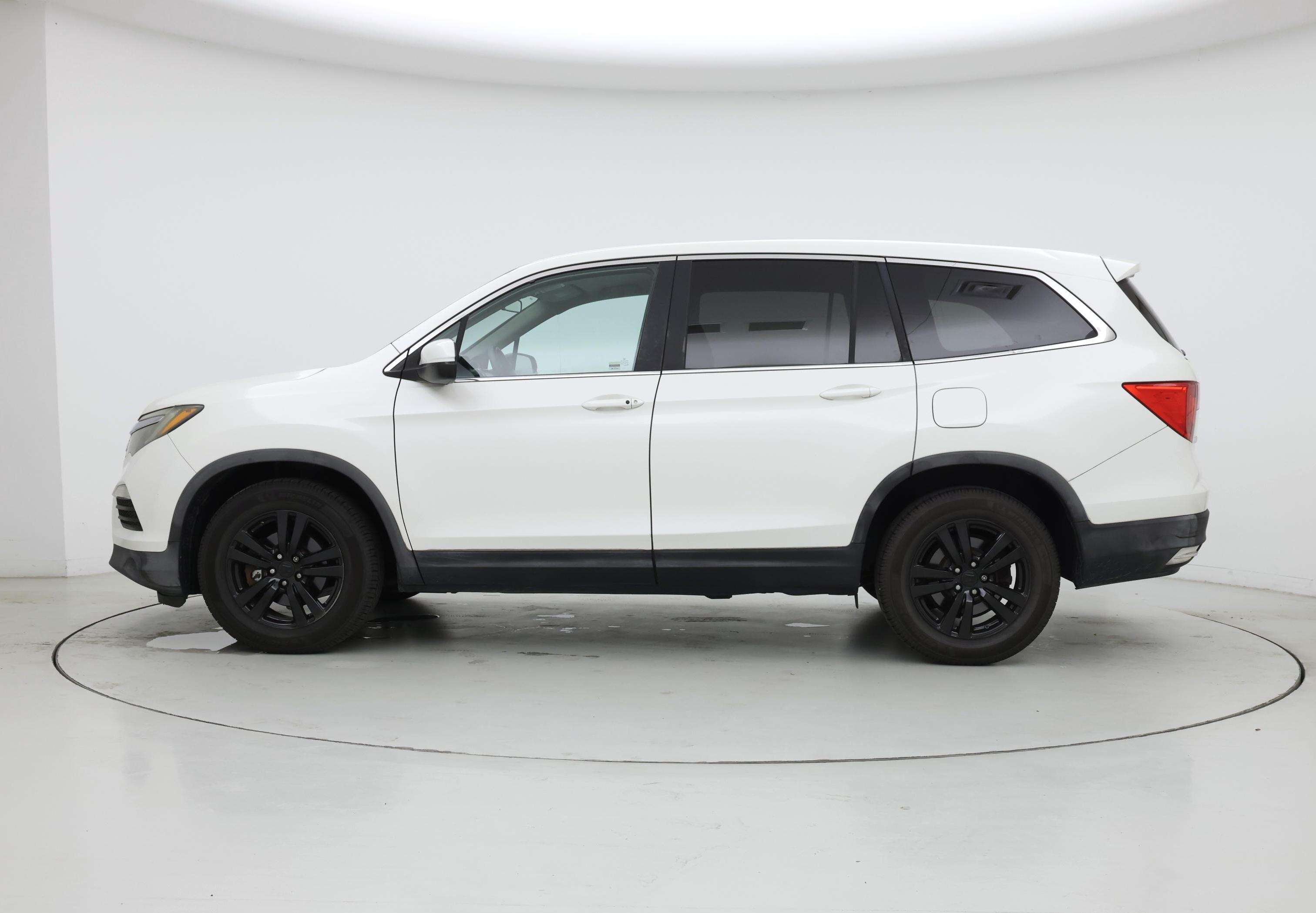 Thumbnail: 2016 Honda Pilot - 3