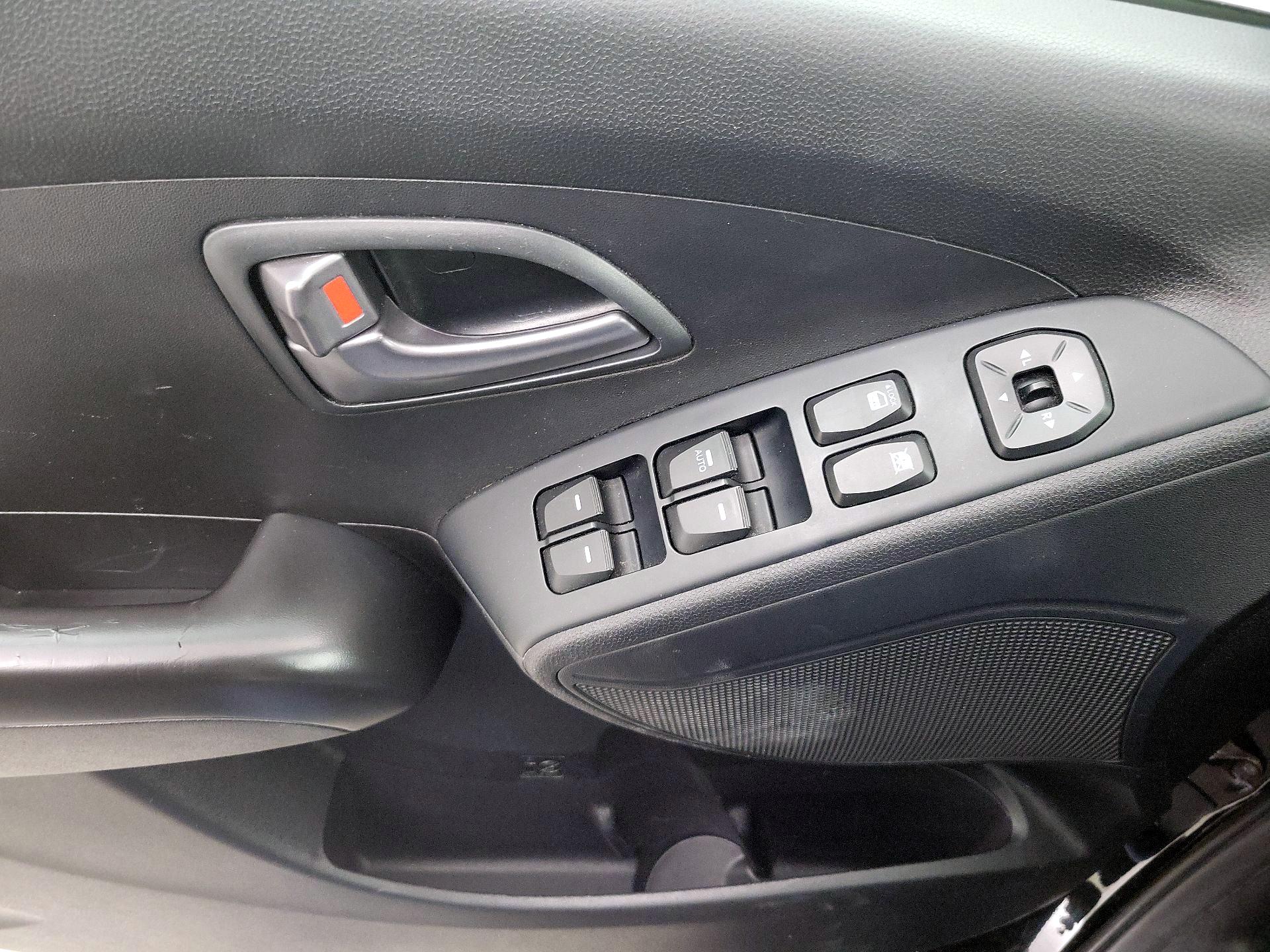 Thumbnail: 2015 Hyundai Tucson - 12