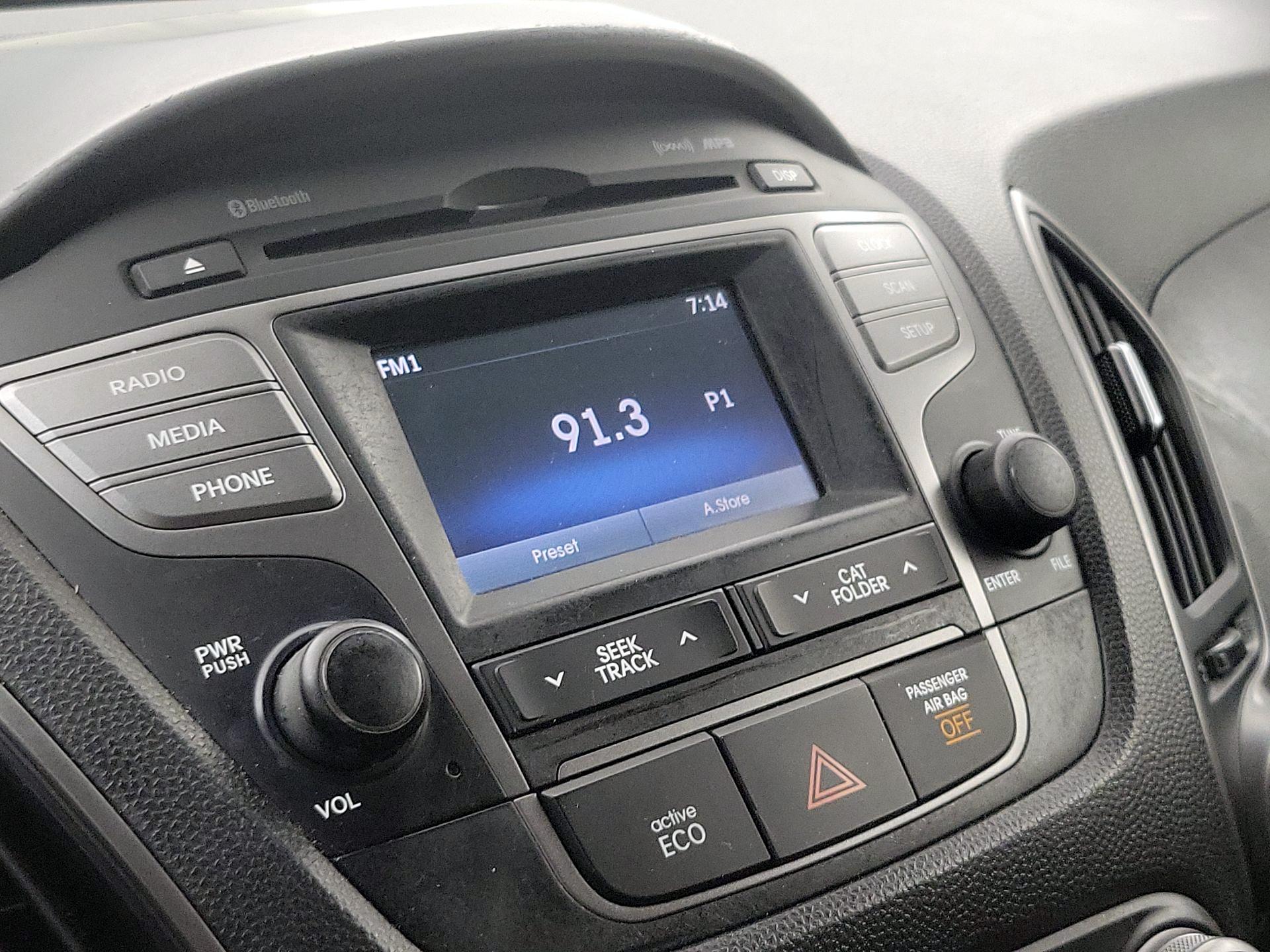 Thumbnail: 2015 Hyundai Tucson - 15