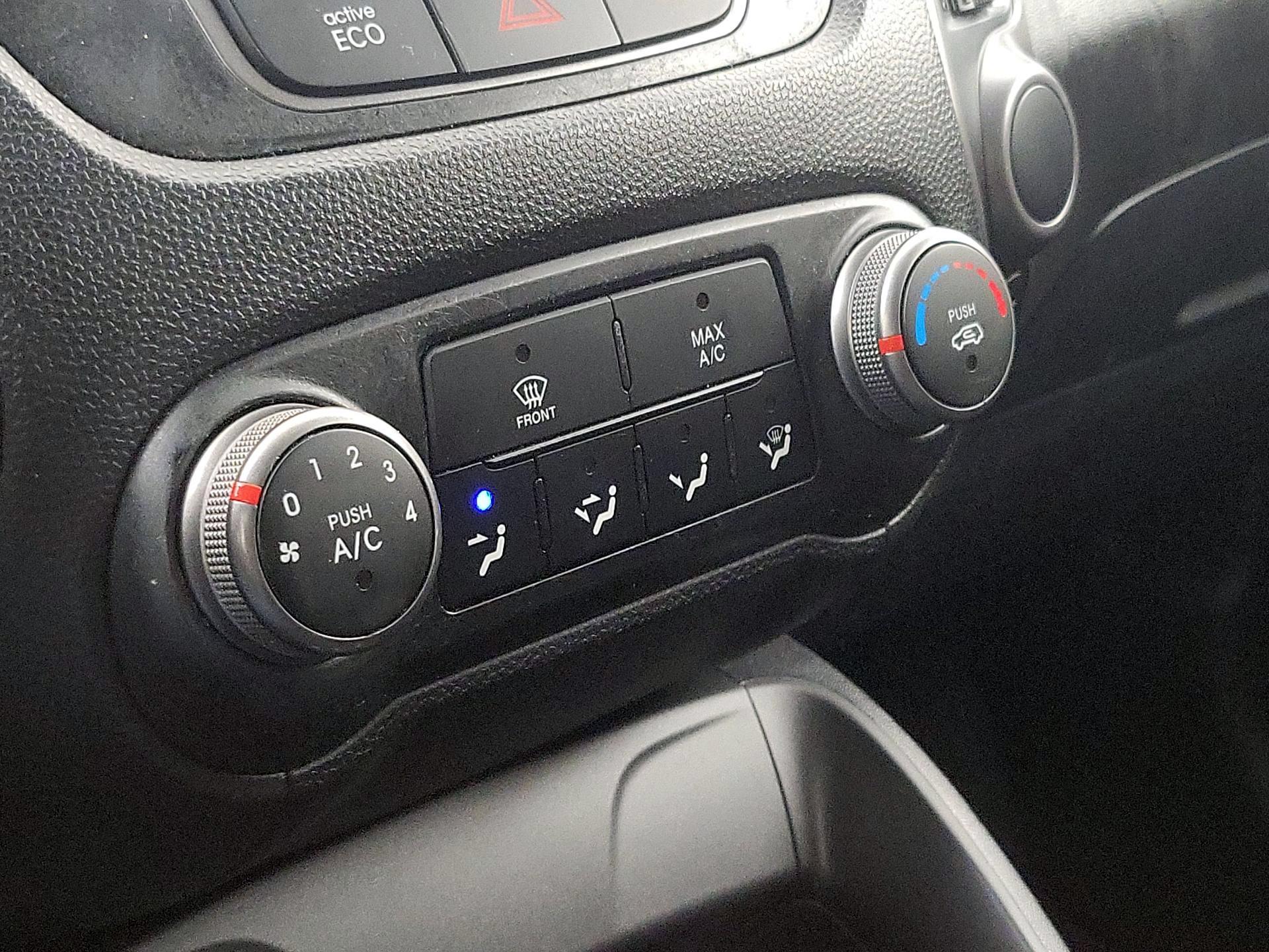 Thumbnail: 2015 Hyundai Tucson - 16