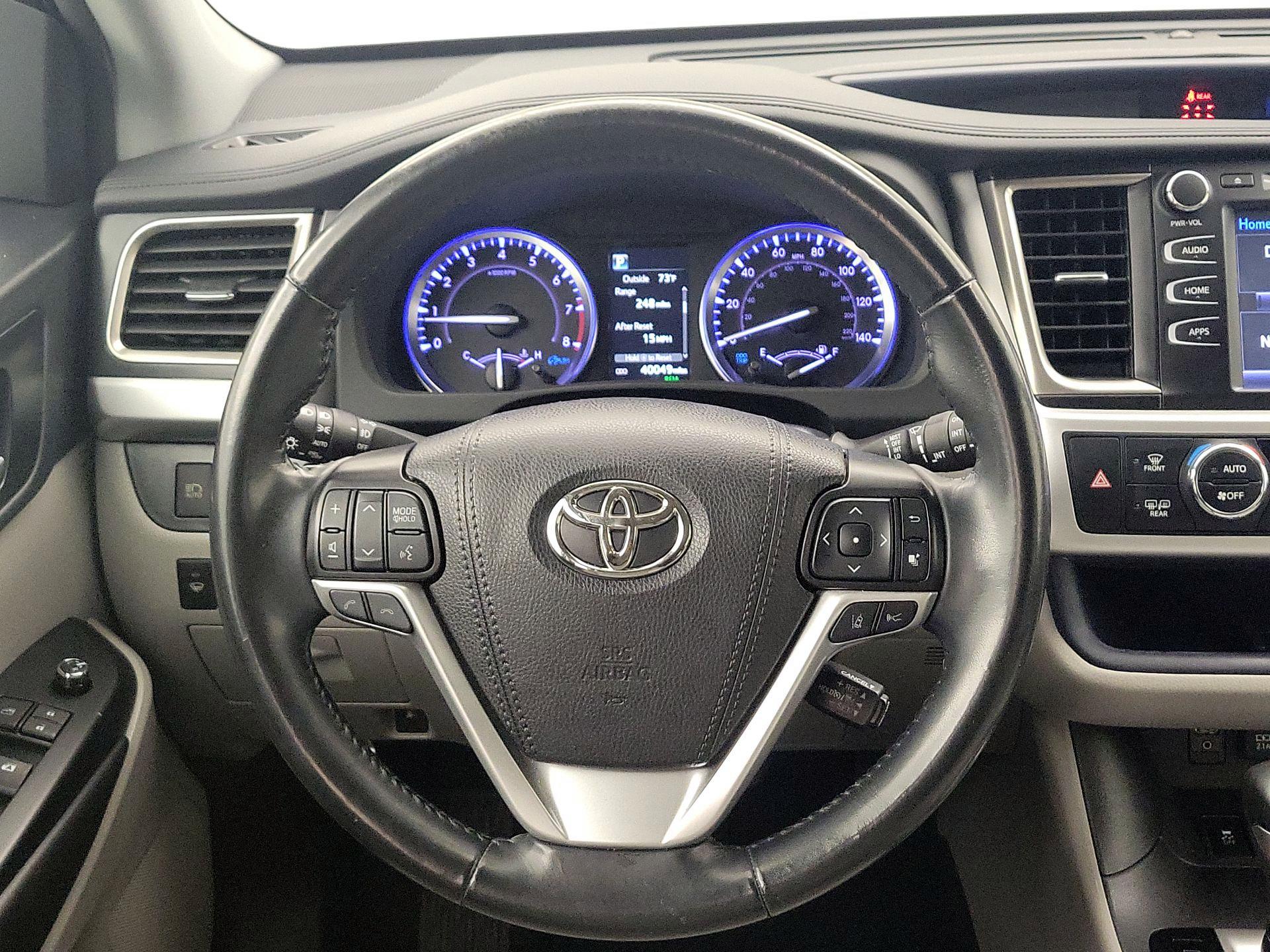 Thumbnail: 2019 Toyota Highlander - 10